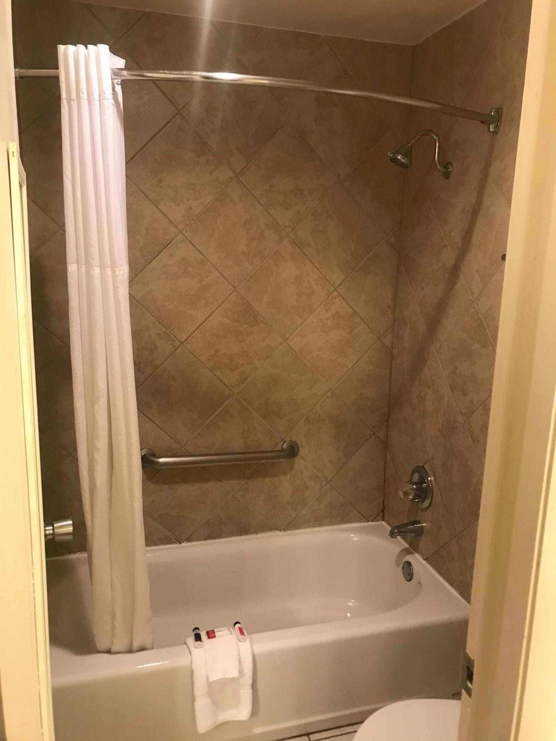 Days Inn by Wyndham Abilene photo 11