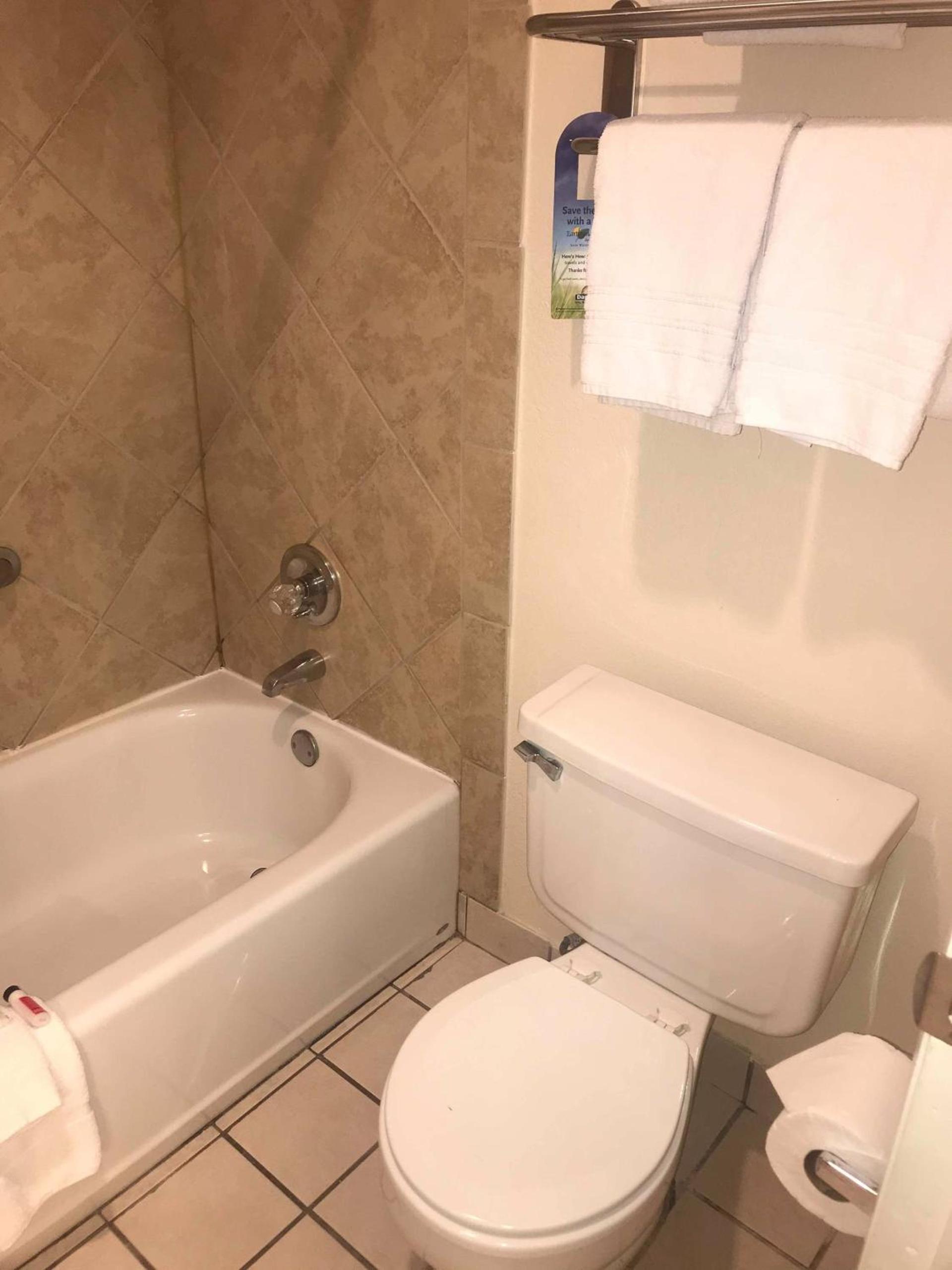 Days Inn by Wyndham Abilene photo 12