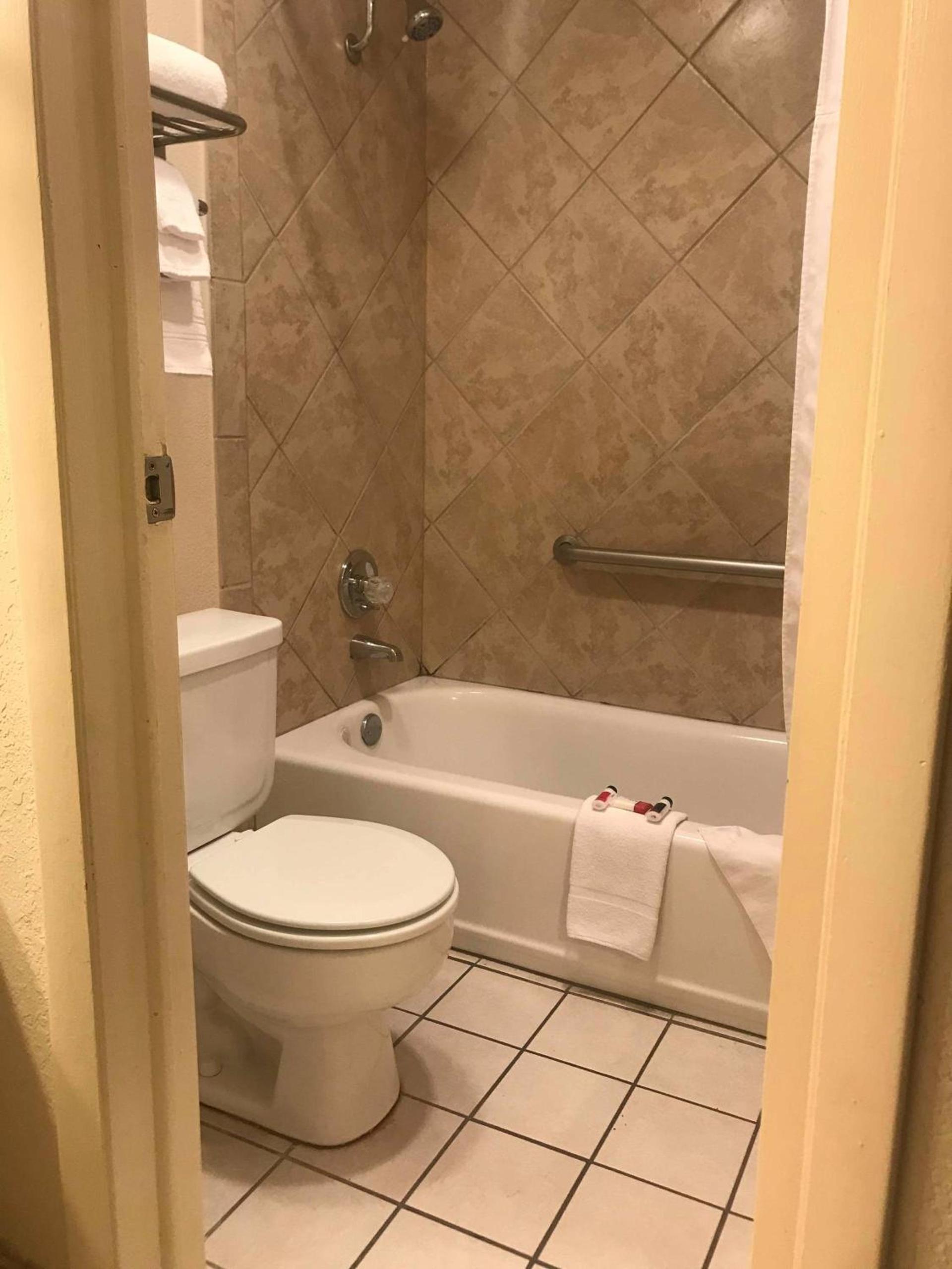 Days Inn by Wyndham Abilene photo 15