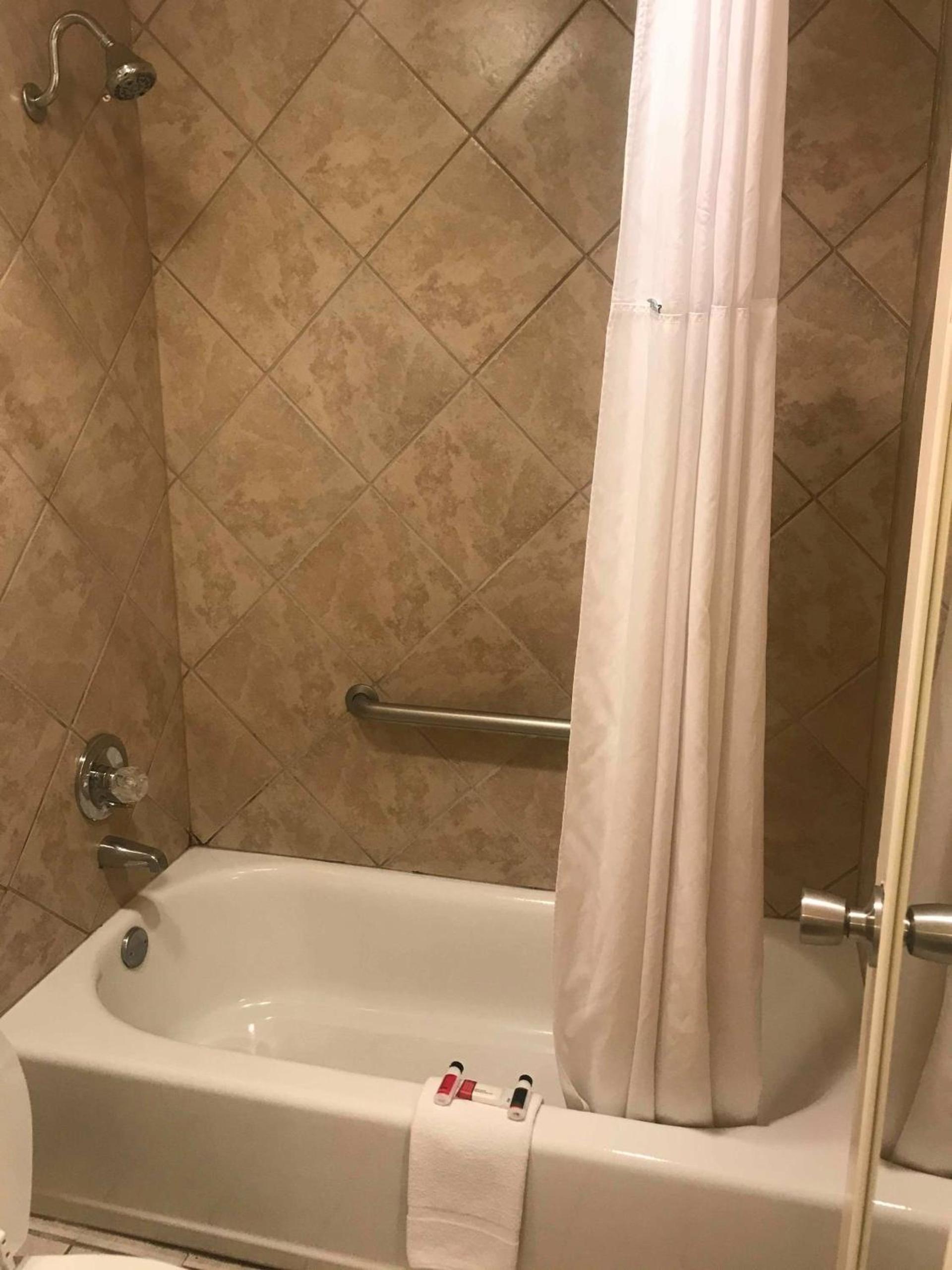 Days Inn by Wyndham Abilene photo 19
