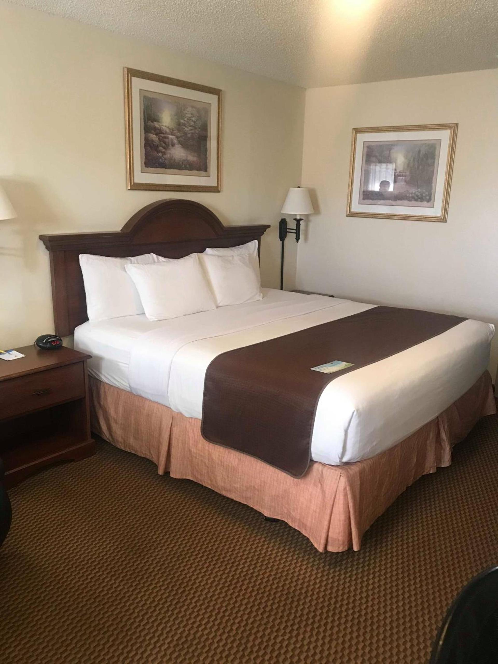 Days Inn by Wyndham Abilene photo 25