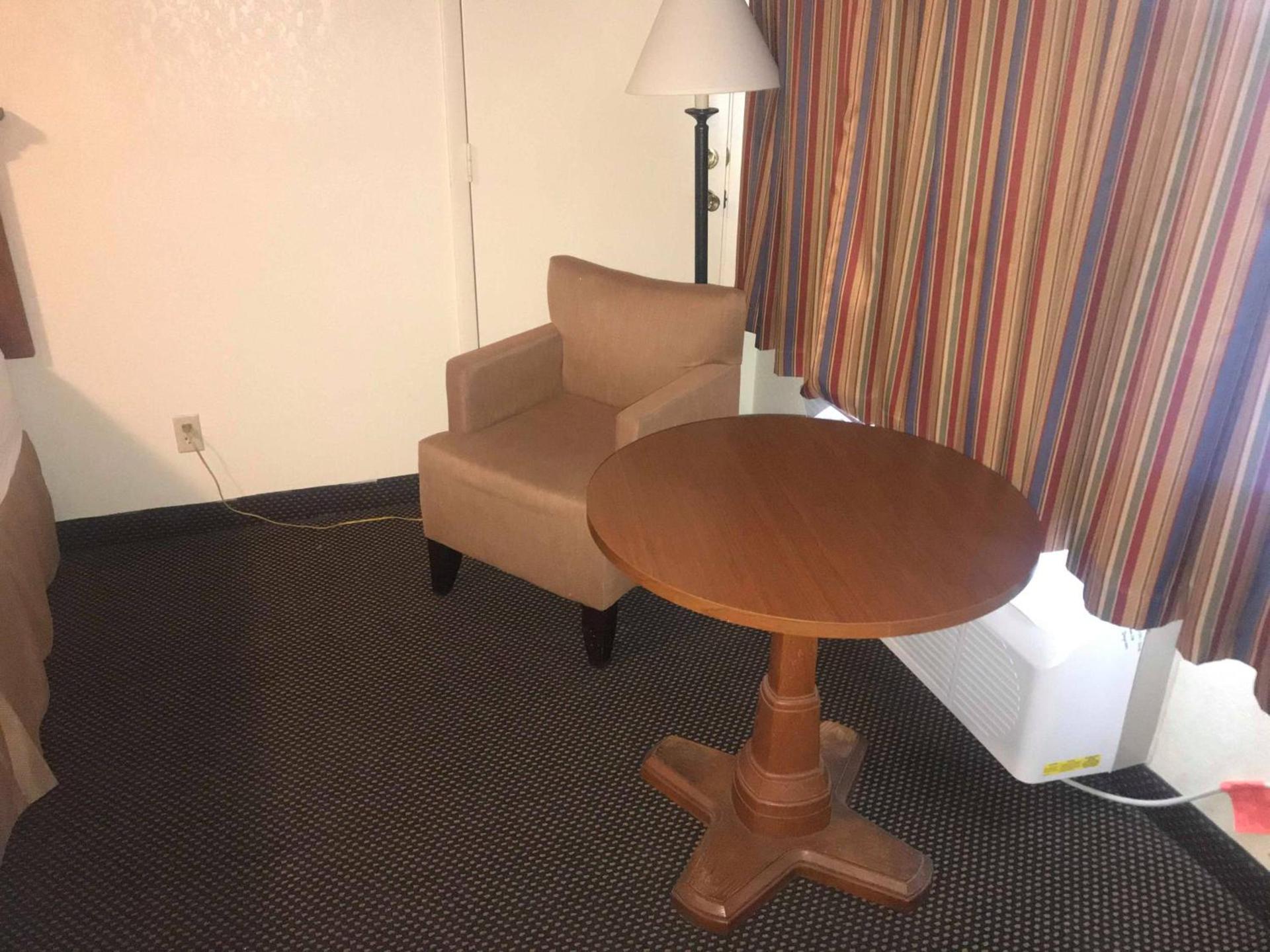 Days Inn by Wyndham Abilene photo 27