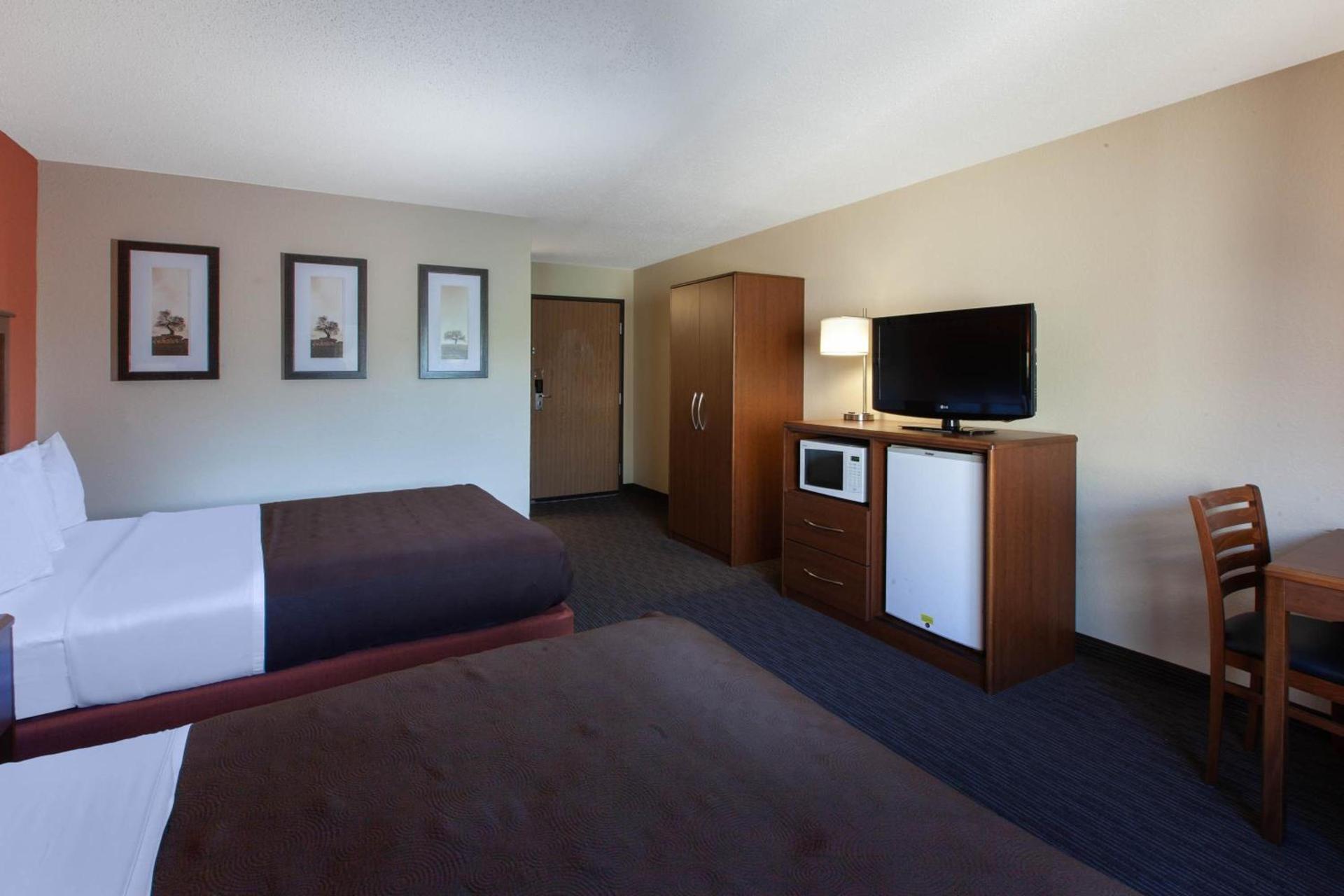 AmericInn by Wyndham Iron River photo 21