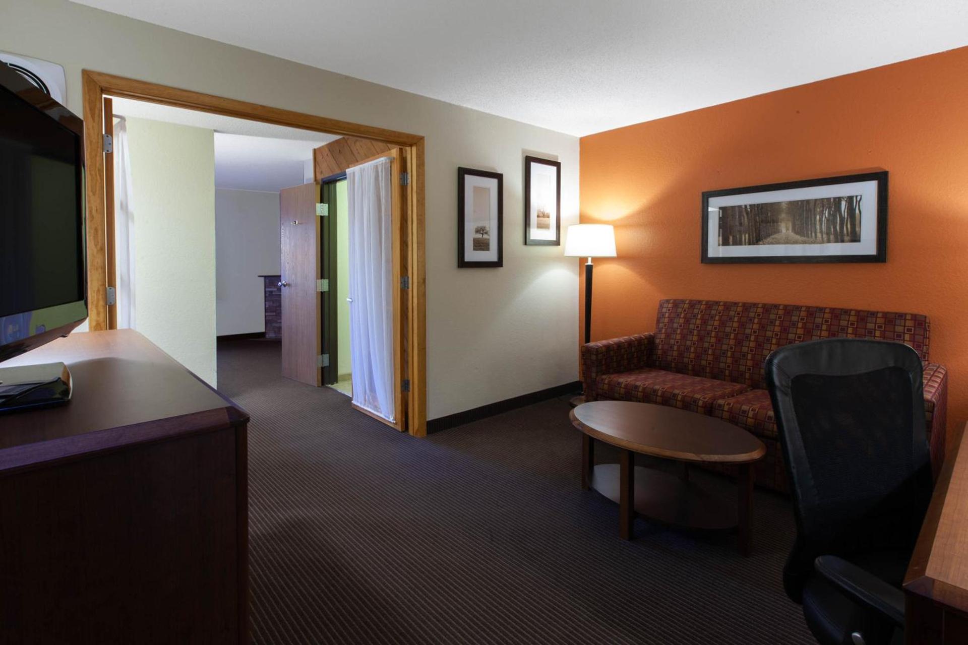 AmericInn by Wyndham Iron River photo 18