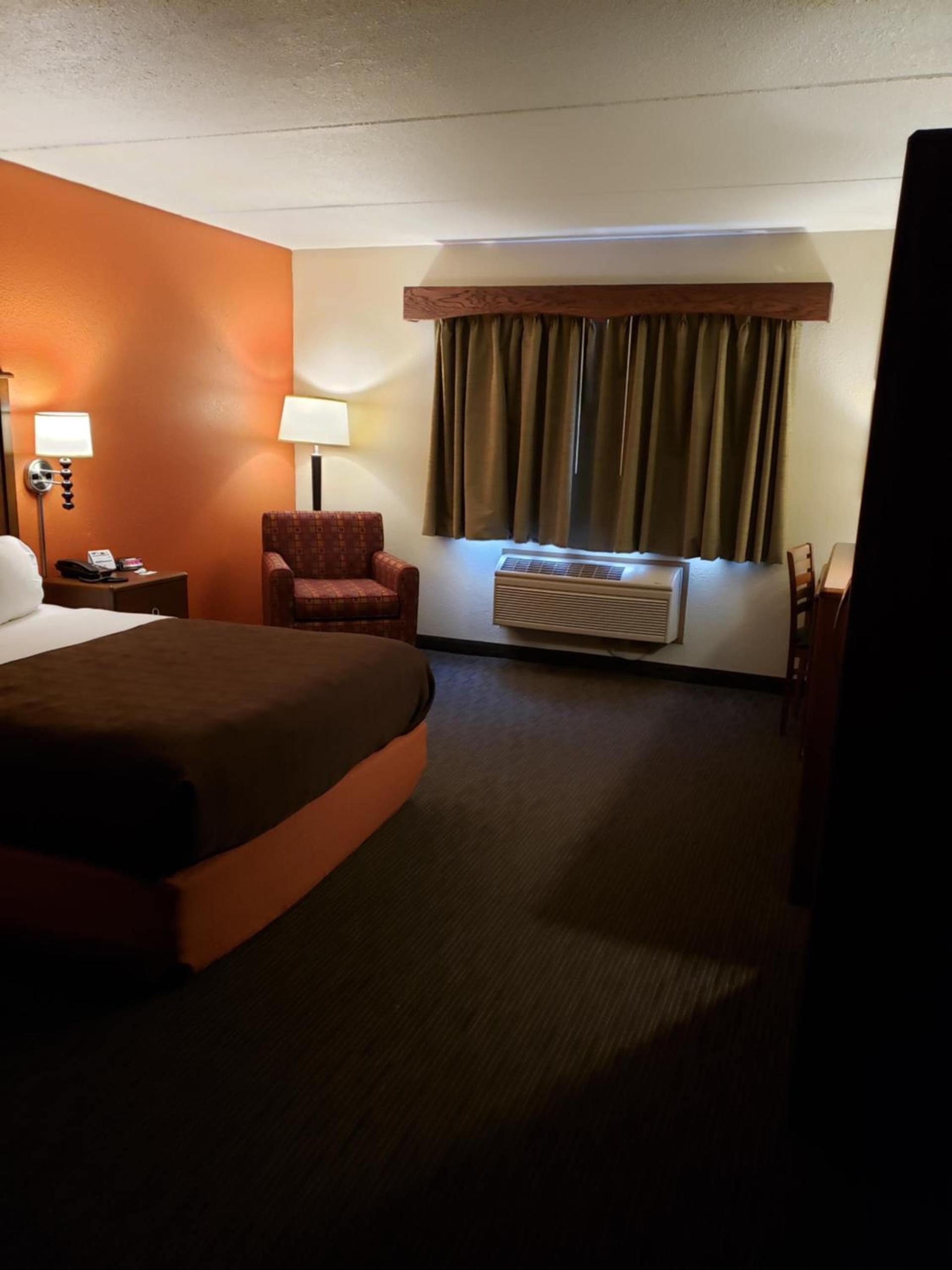 AmericInn by Wyndham Iron River photo 16