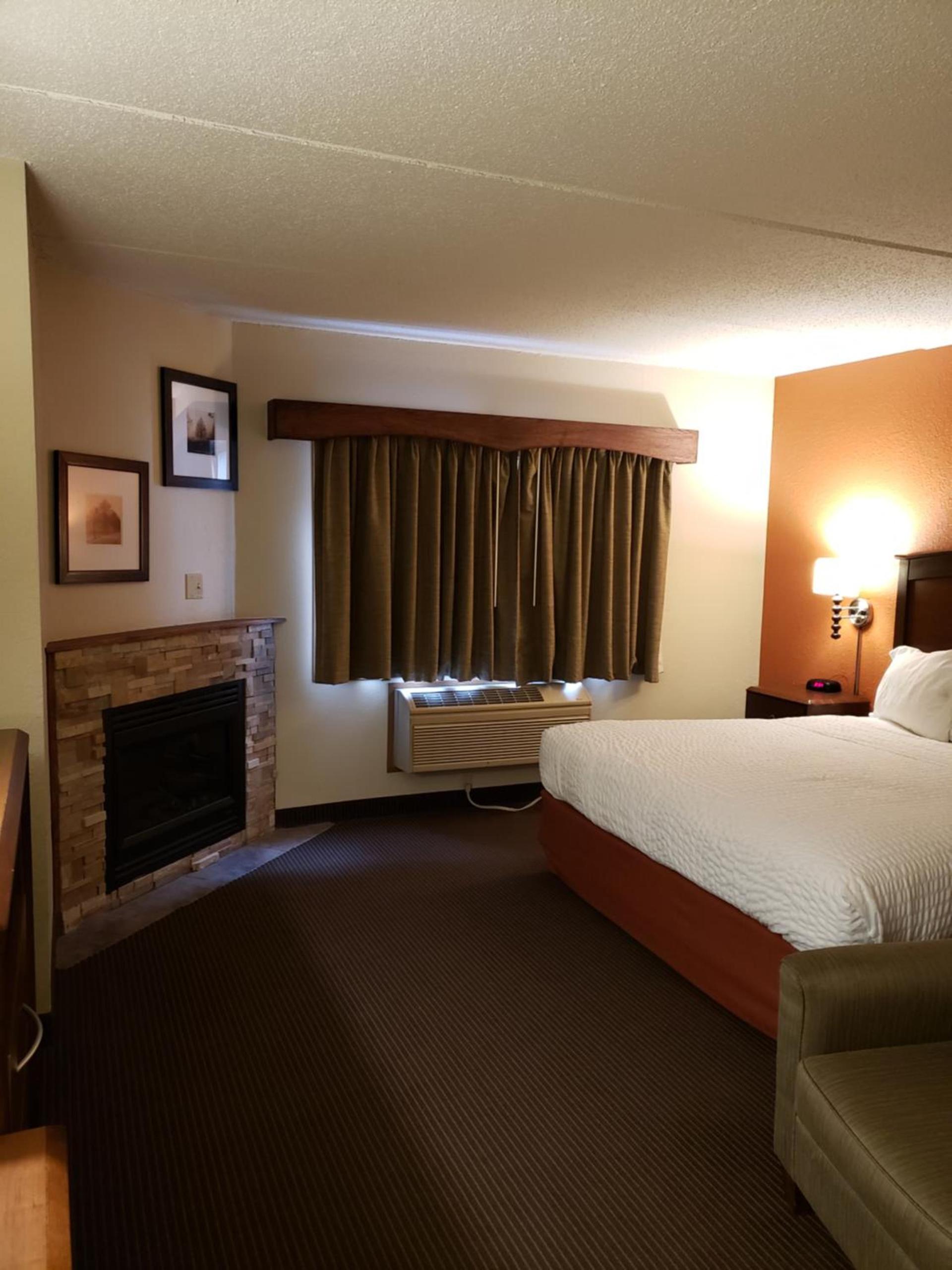 AmericInn by Wyndham Iron River photo 13