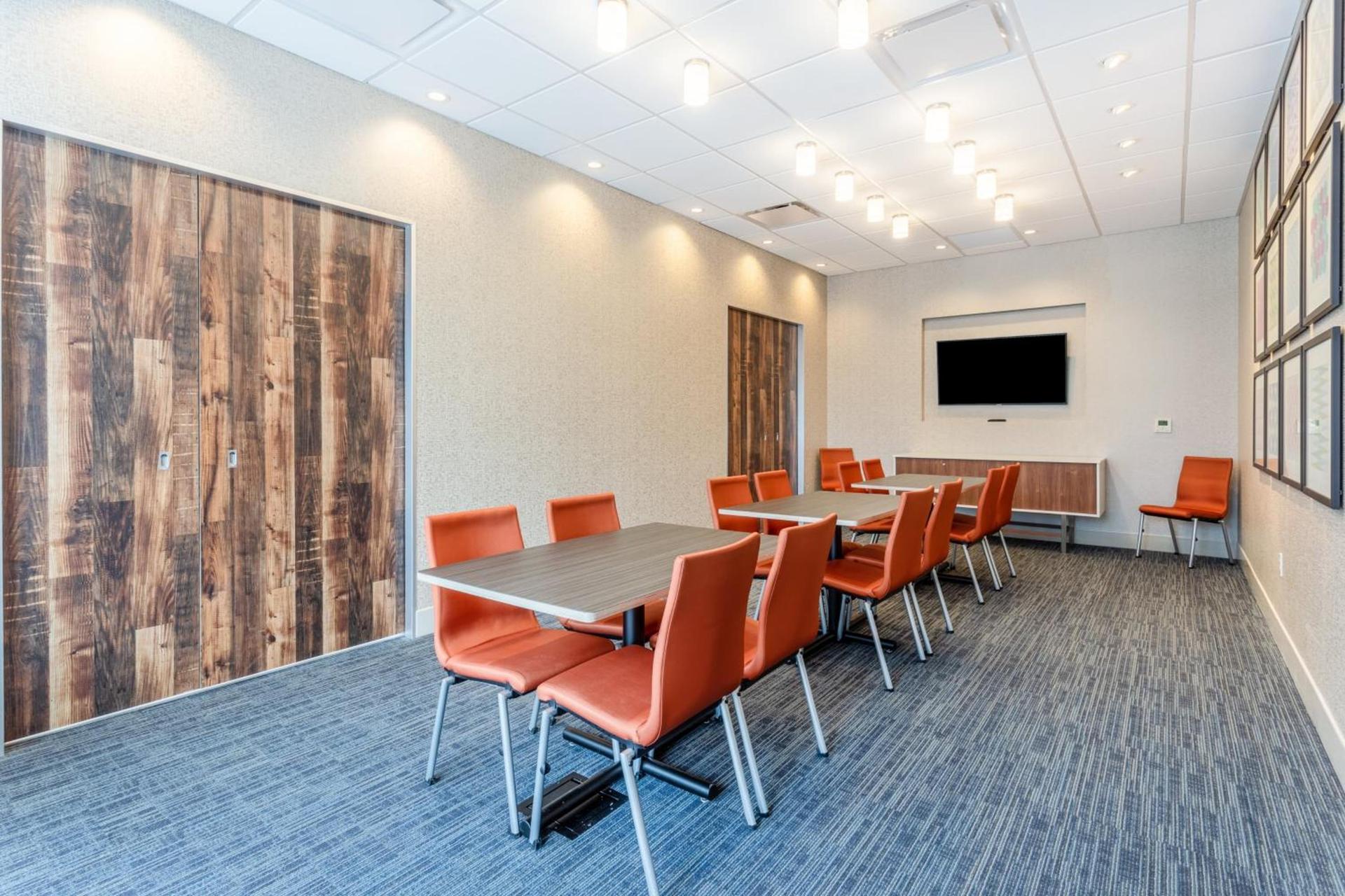 Holiday Inn Express & Suites - Springfield North by IHG photo 26