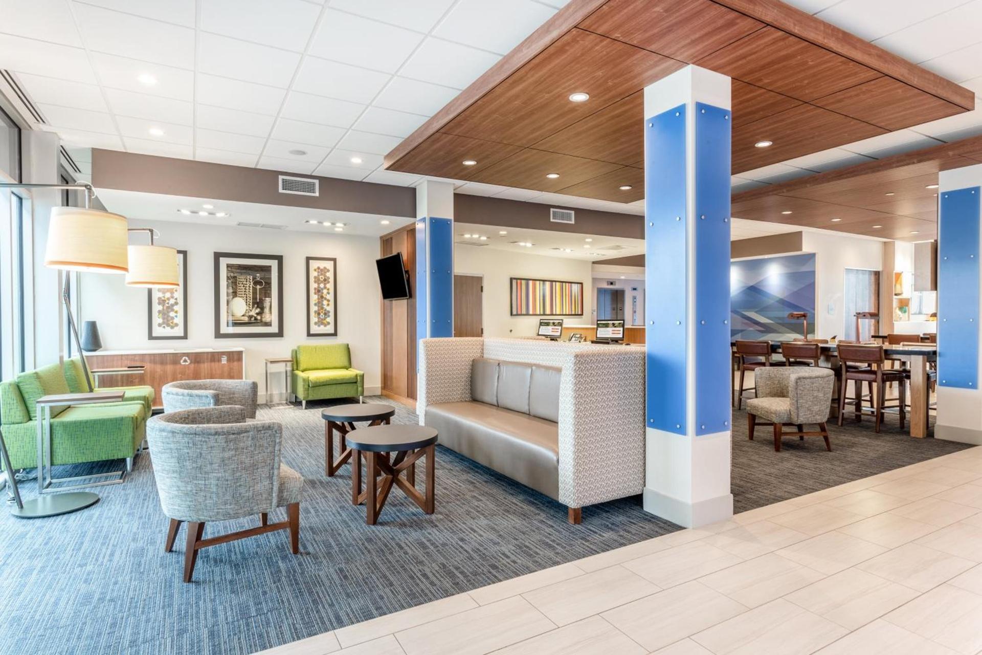 Holiday Inn Express & Suites - Springfield North by IHG photo 8