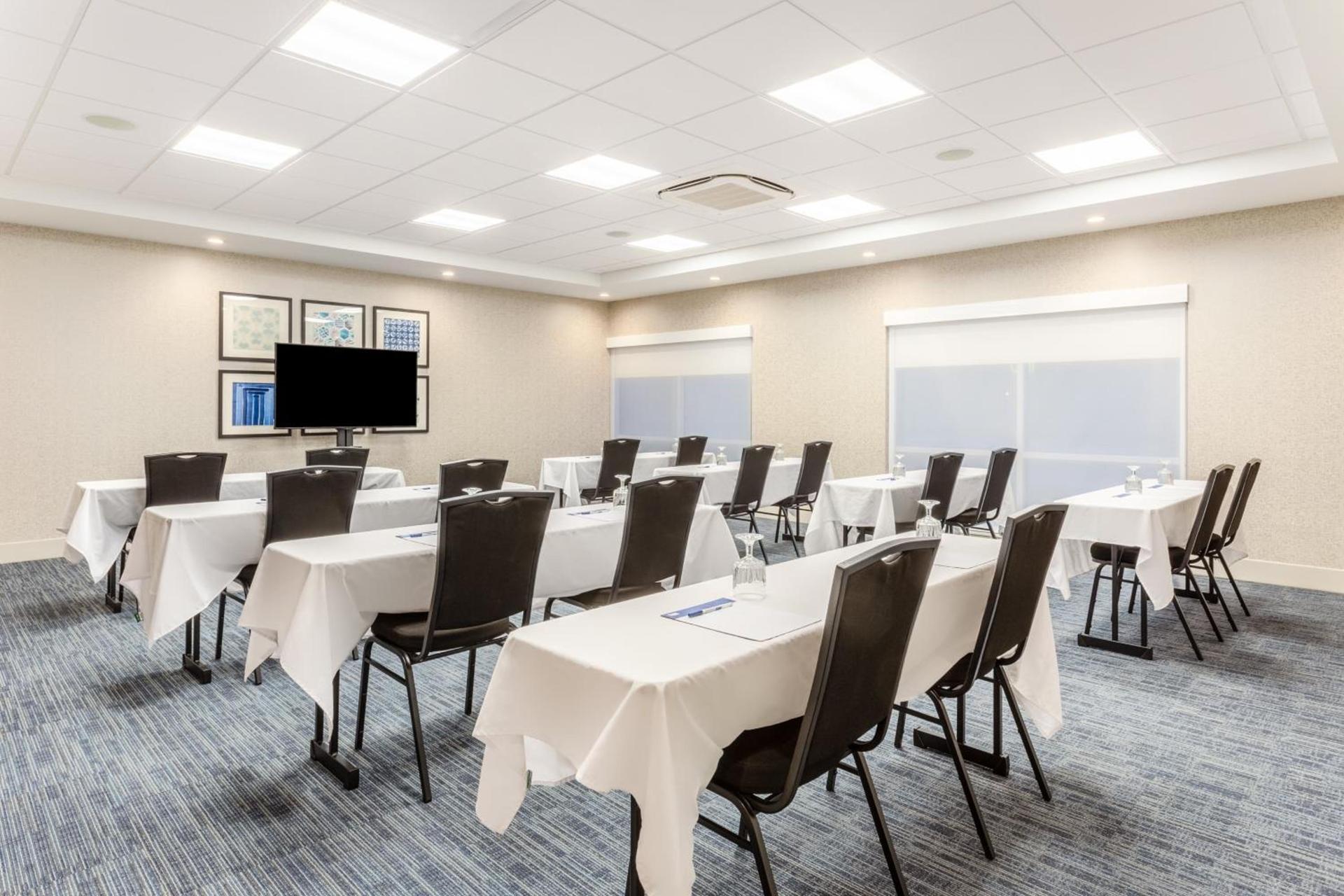 Holiday Inn Express & Suites - Springfield North by IHG photo 32