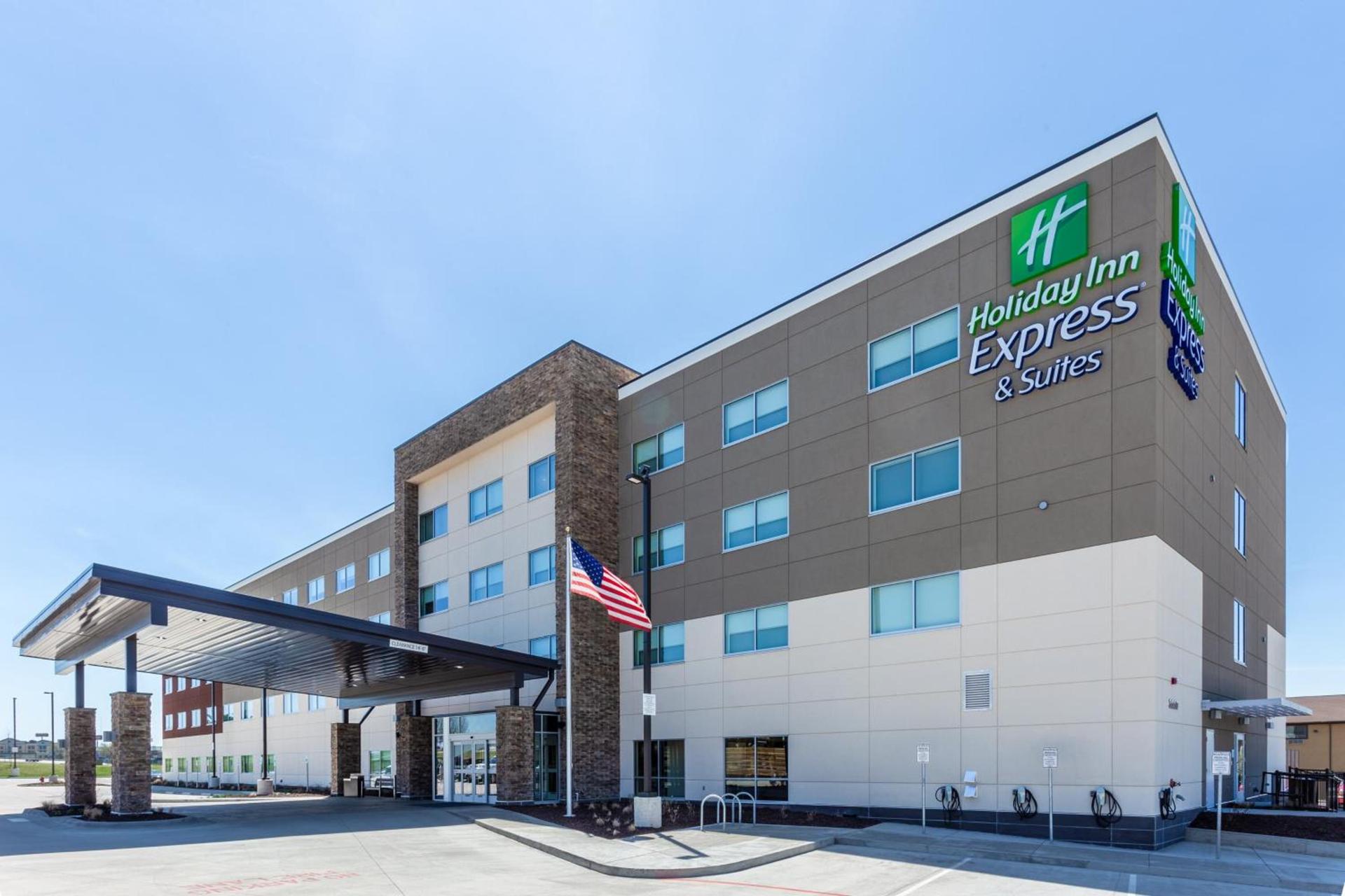Holiday Inn Express & Suites - Springfield North by IHG photo 1