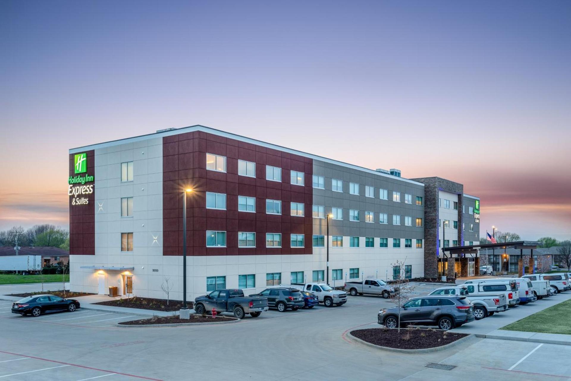 Holiday Inn Express & Suites - Springfield North by IHG photo 31