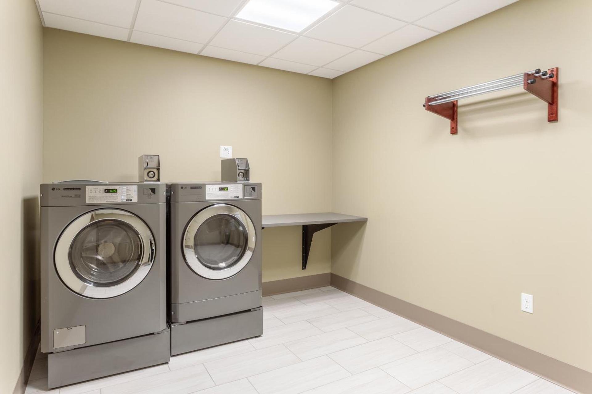 Holiday Inn Express & Suites - Springfield North by IHG photo 5