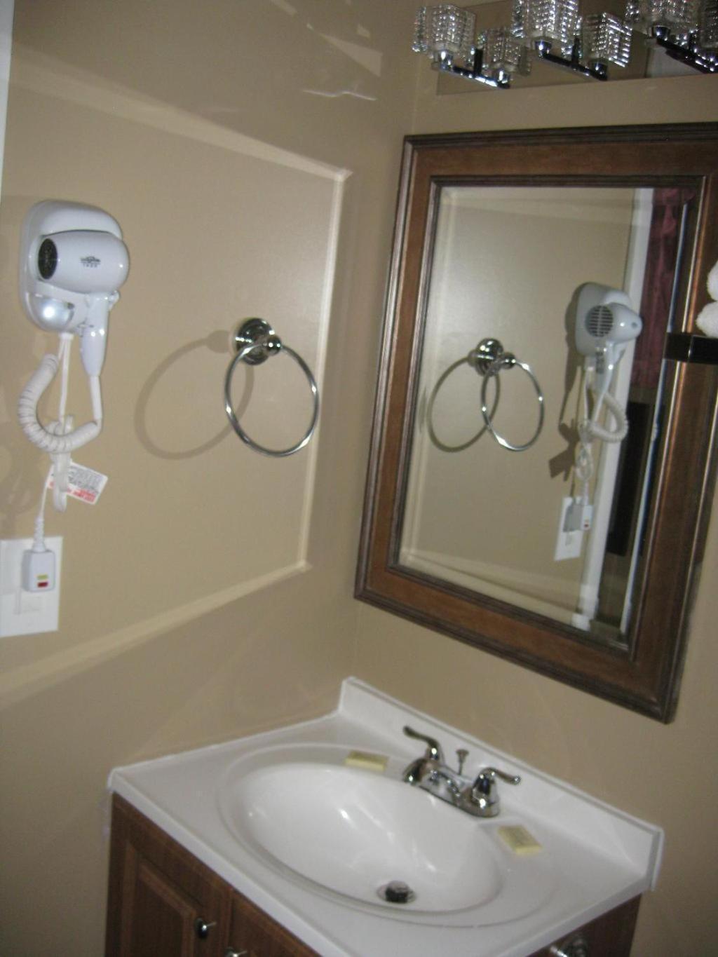 Brookside Motel & Cabins photo 22