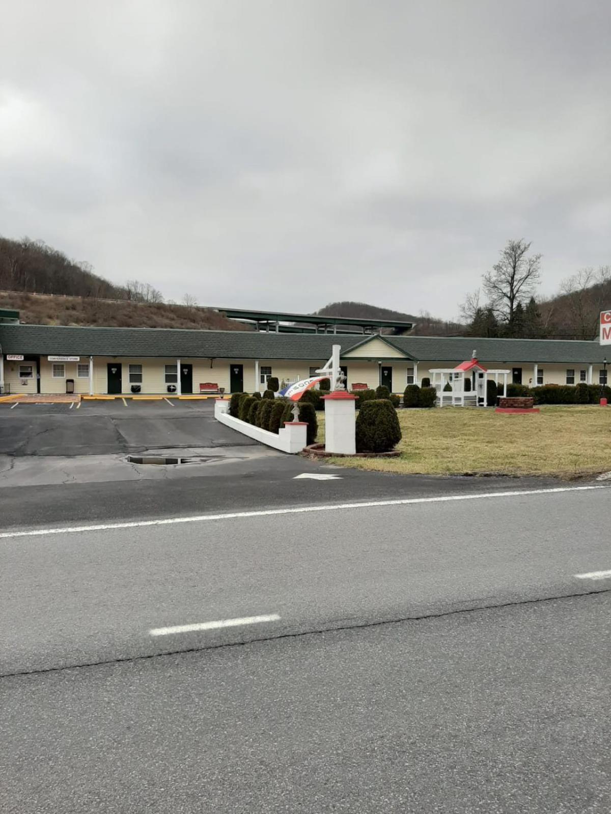 Clarysville Motel photo 88