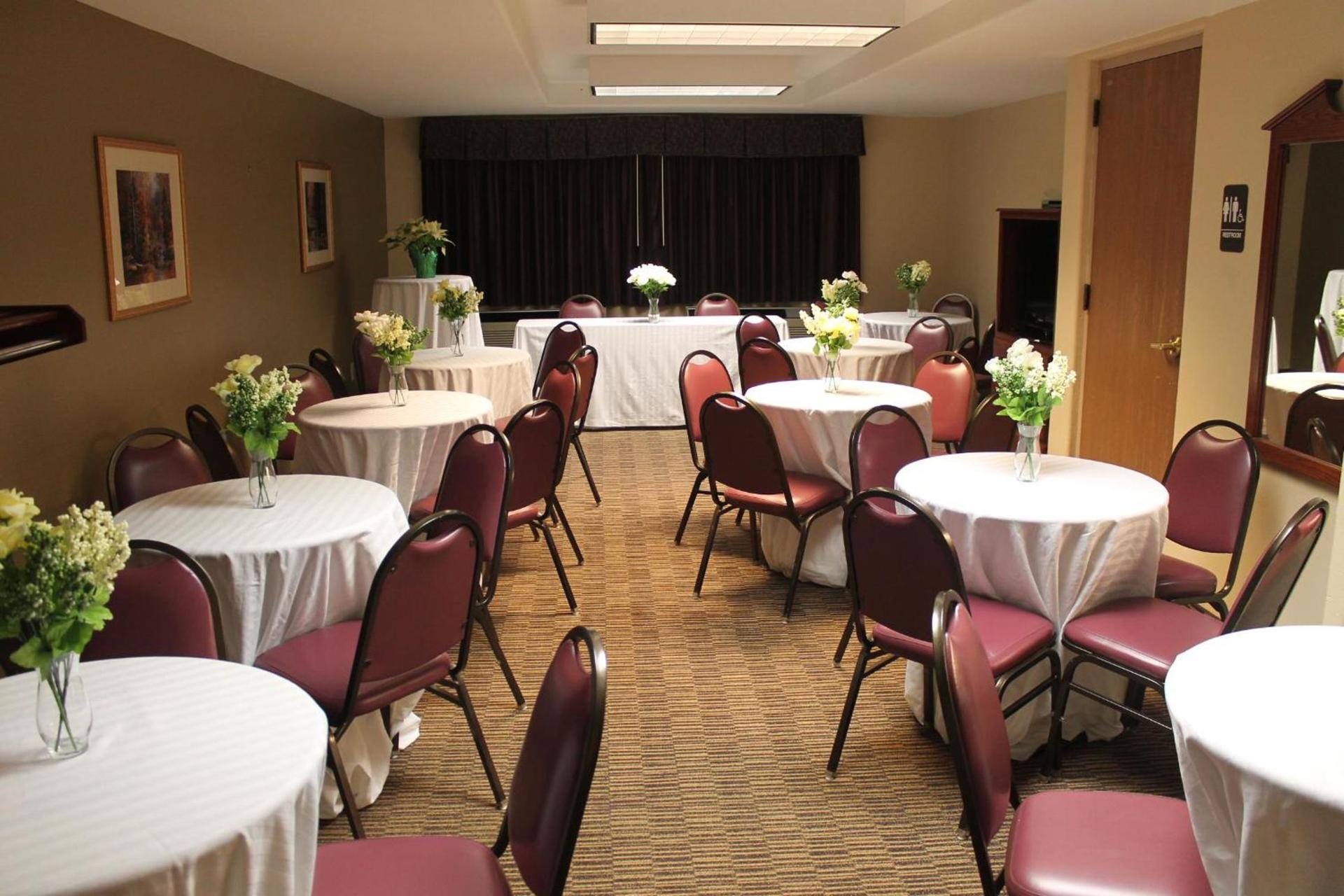 AmericInn by Wyndham Beaver Dam photo 31