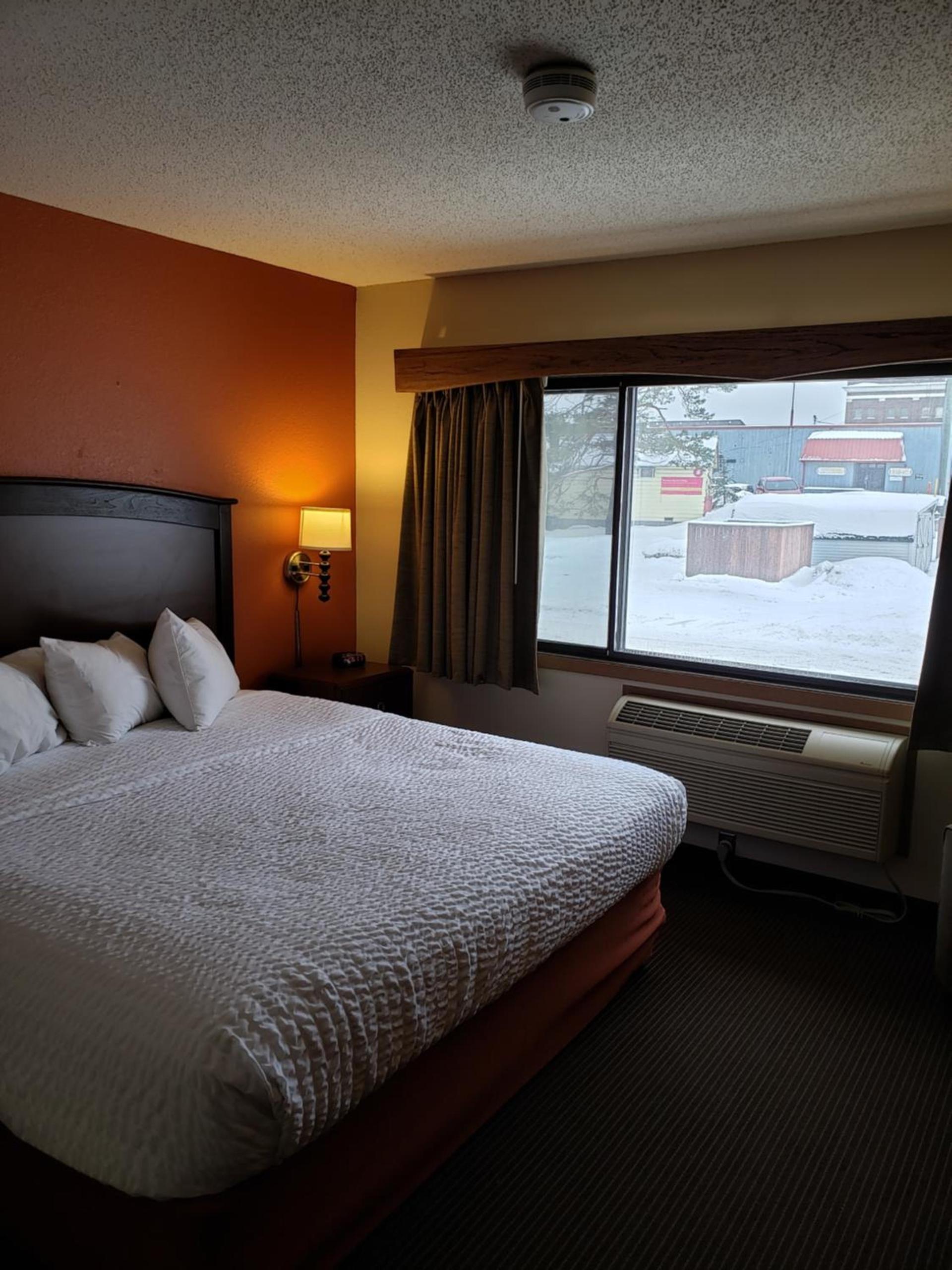 AmericInn by Wyndham Iron River photo 11