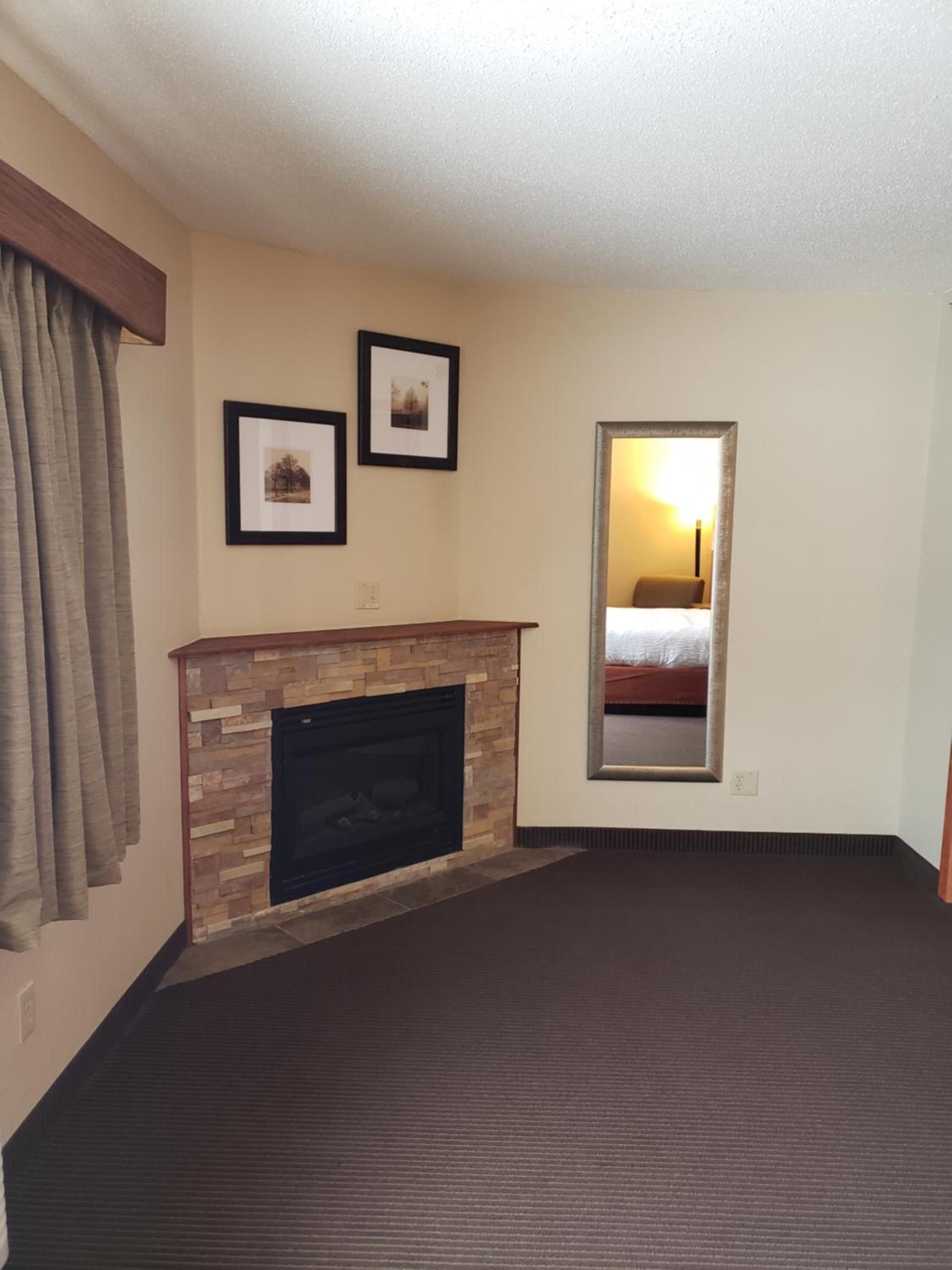 AmericInn by Wyndham Iron River photo 9