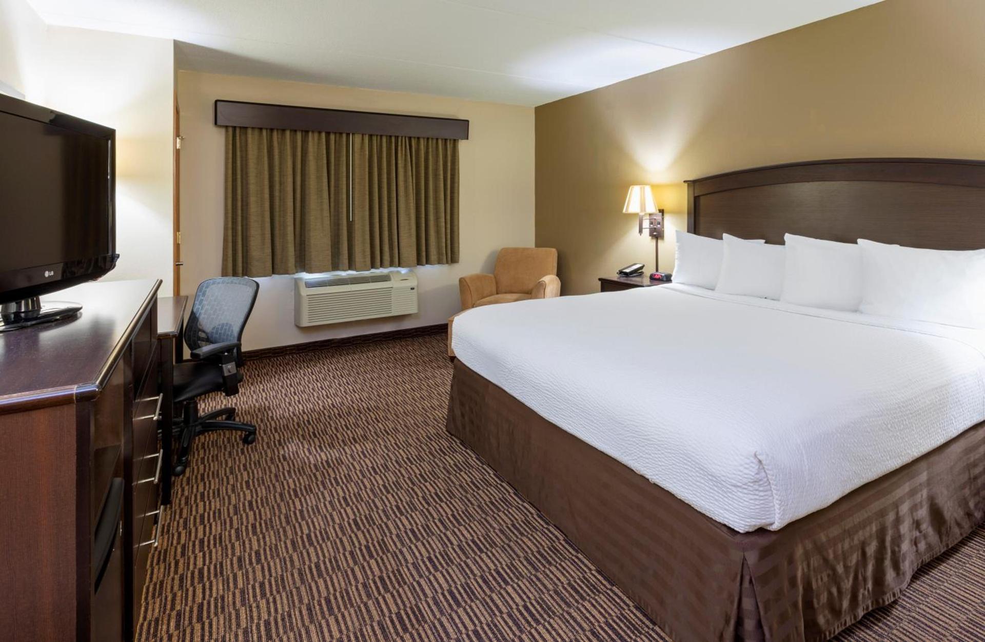AmericInn by Wyndham Beaver Dam photo 30