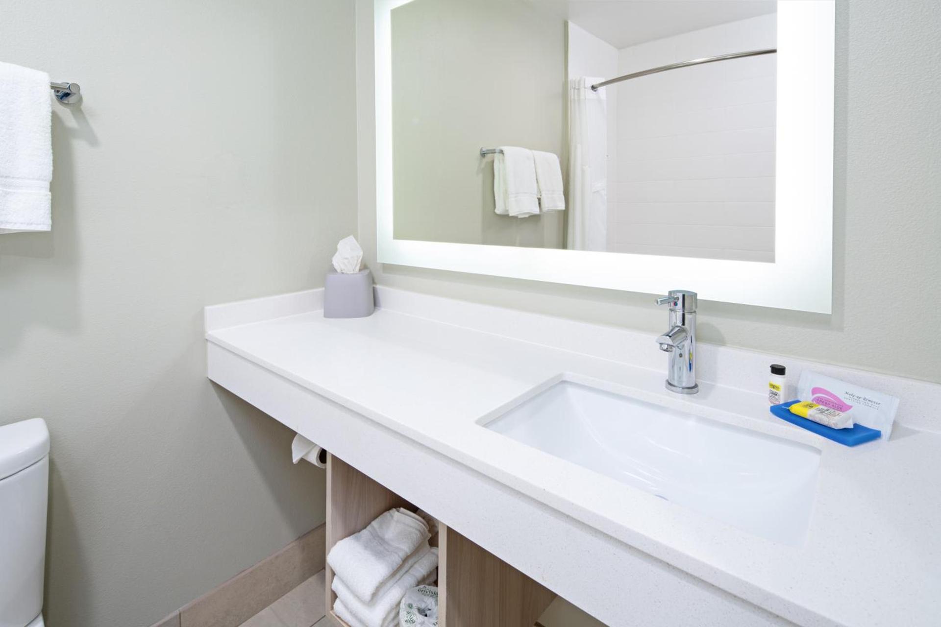 Holiday Inn Express & Suites Watsonville by IHG photo 25