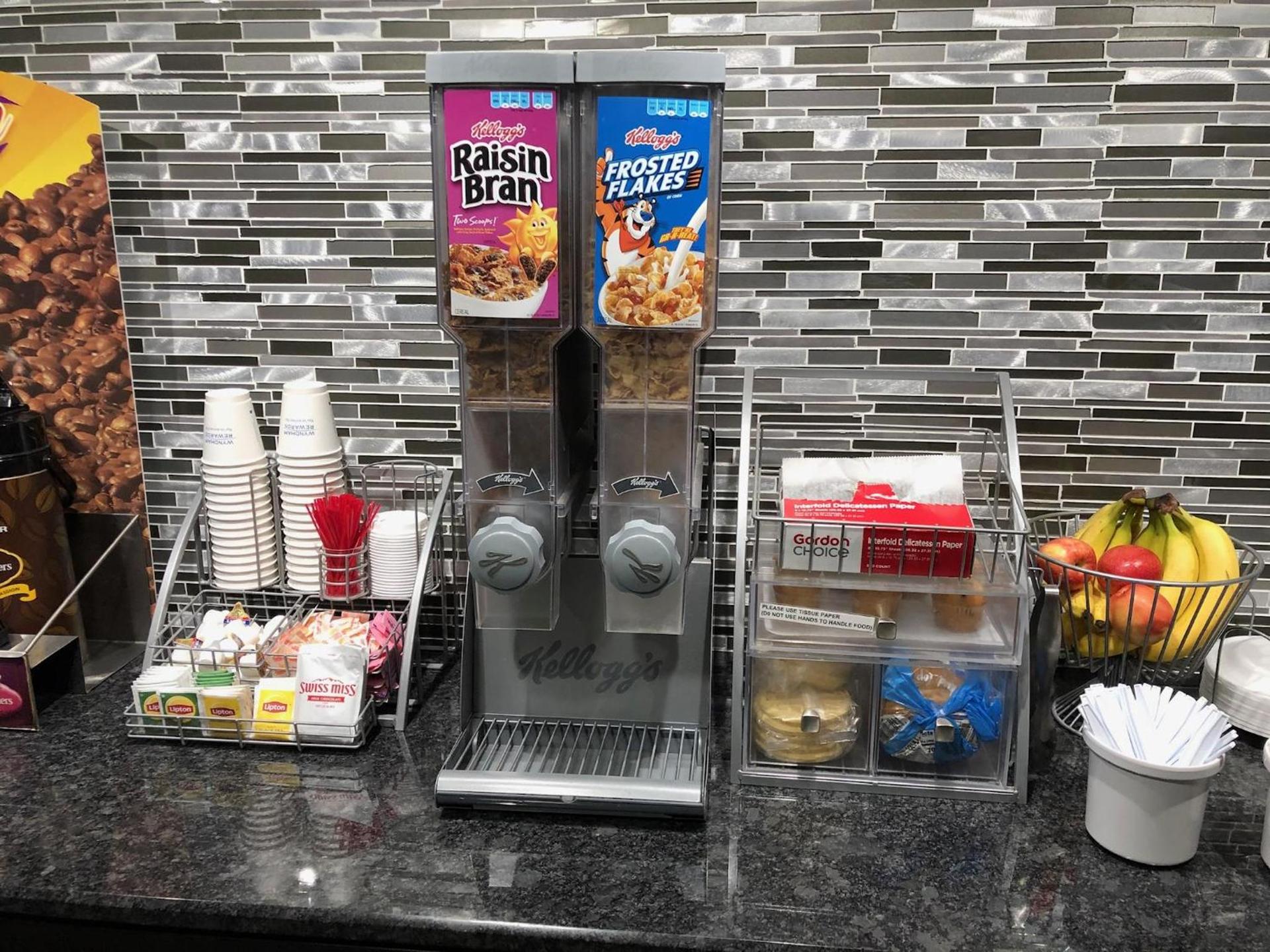 Super 8 by Wyndham Brownsburg photo 12