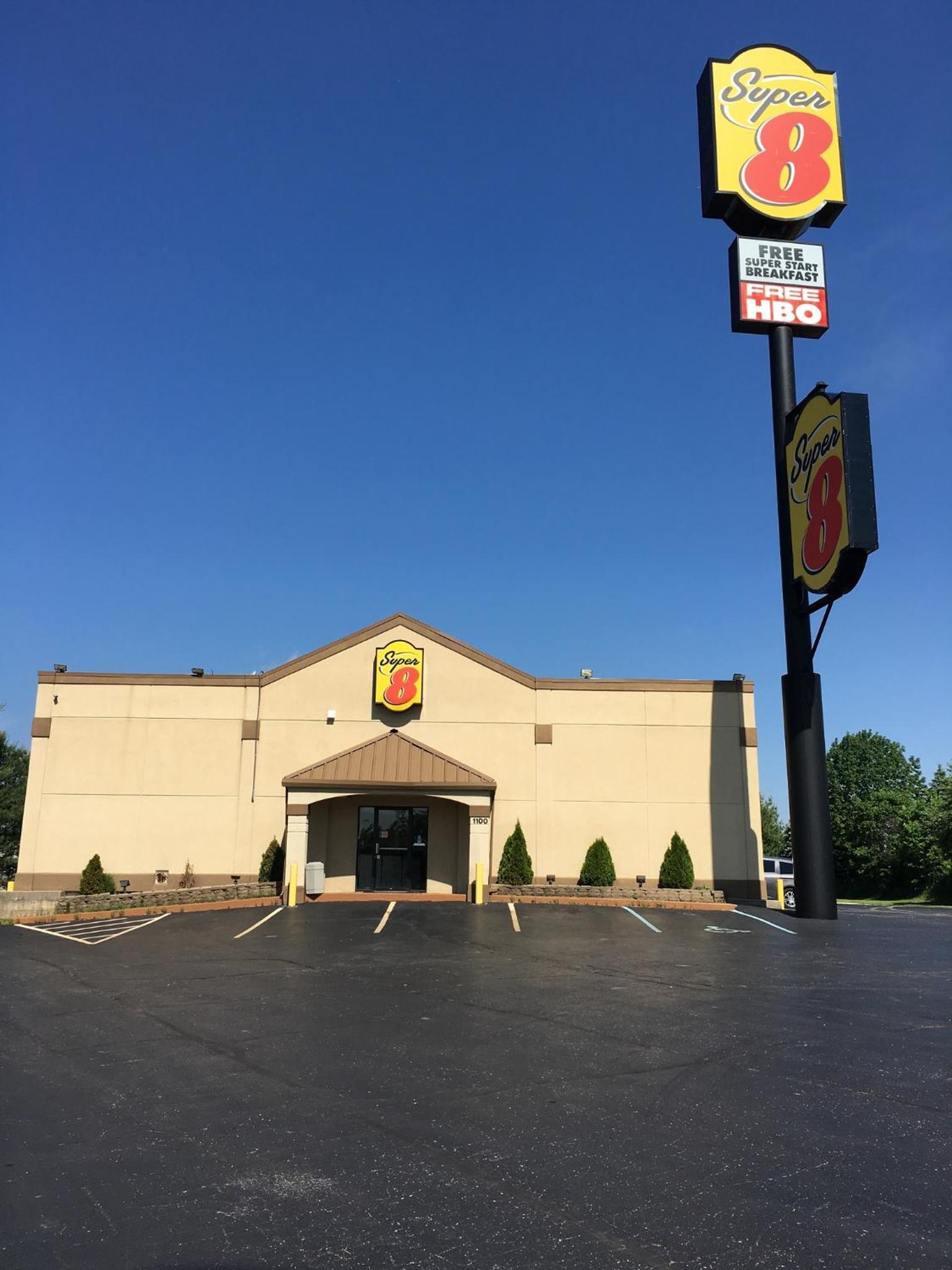 Super 8 by Wyndham Brownsburg — hotel in Brownsburg