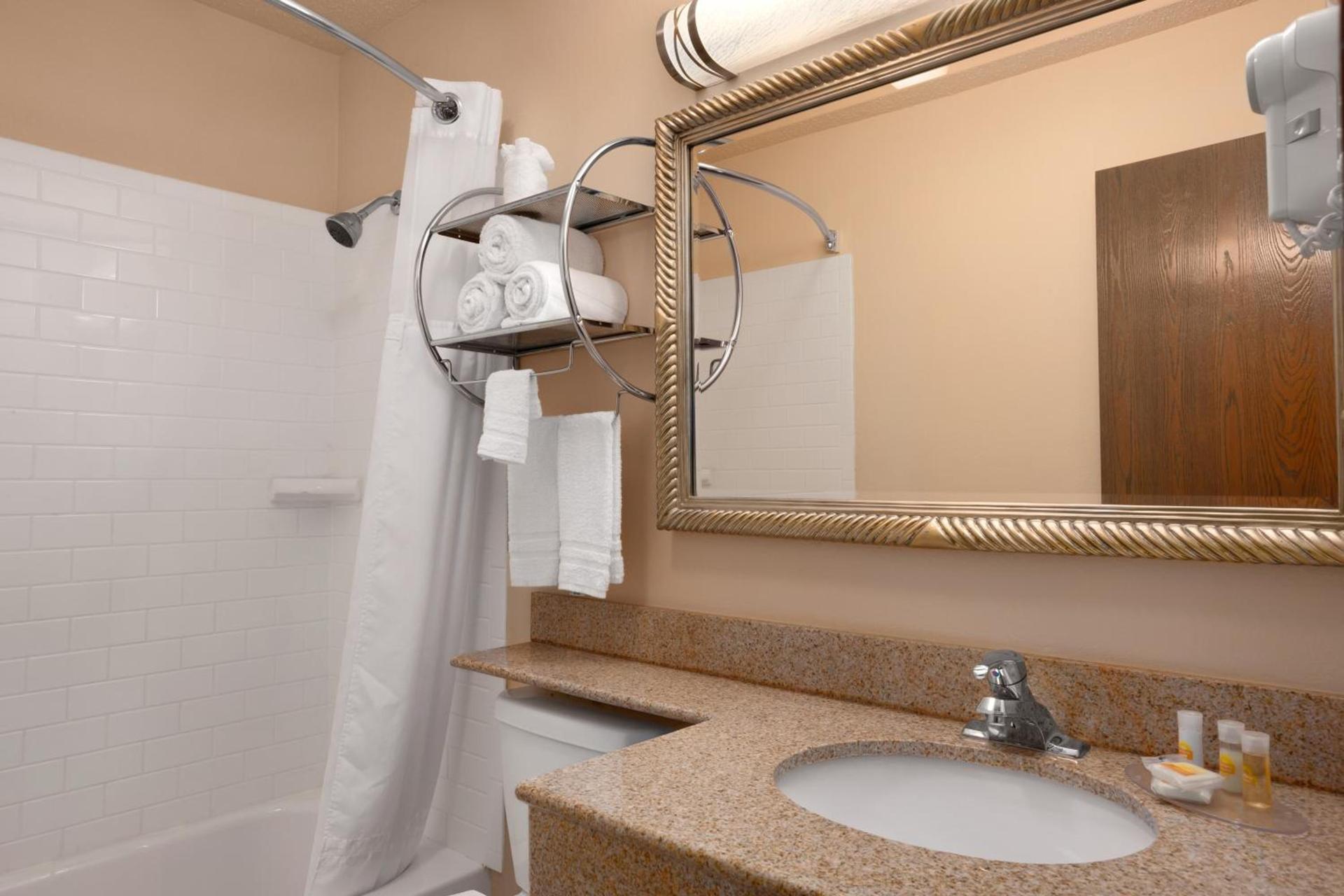 Days Inn by Wyndham Keene NH photo 29