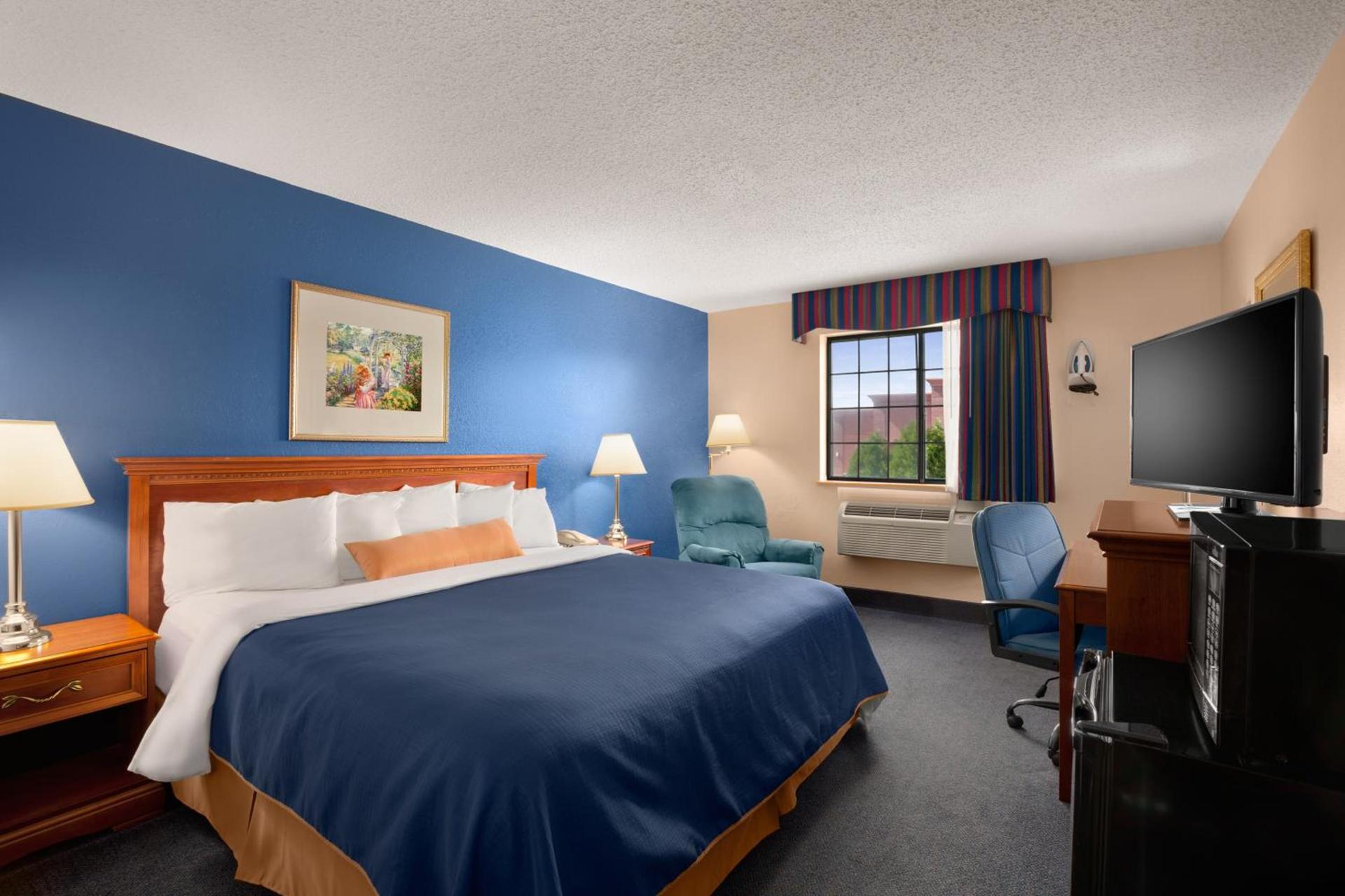 Days Inn by Wyndham Keene NH photo 11
