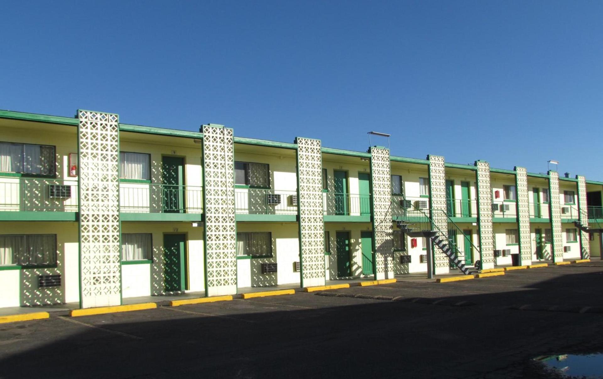 Economy Inn photo 2