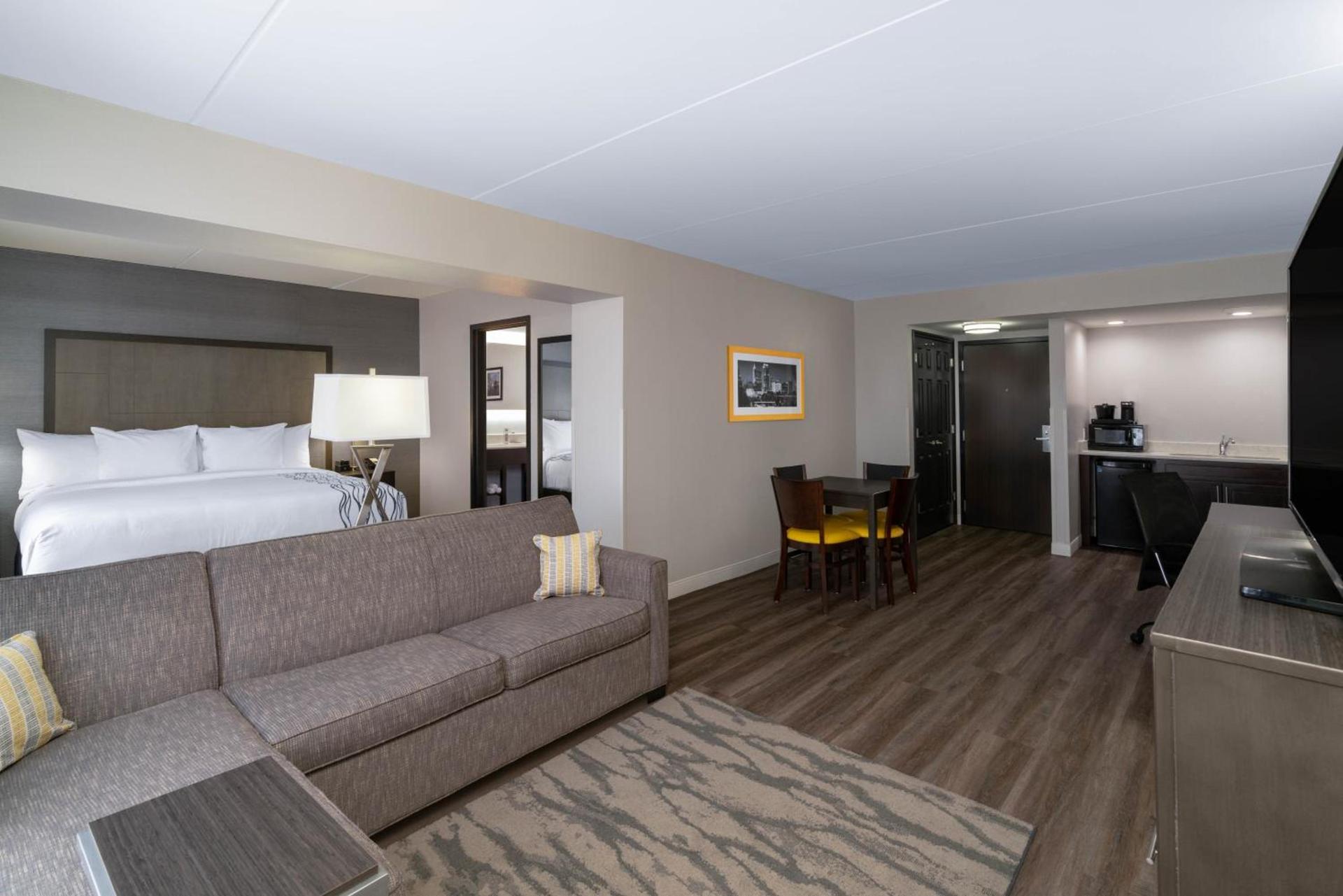 La Quinta by Wyndham Raleigh Downtown North photo 3