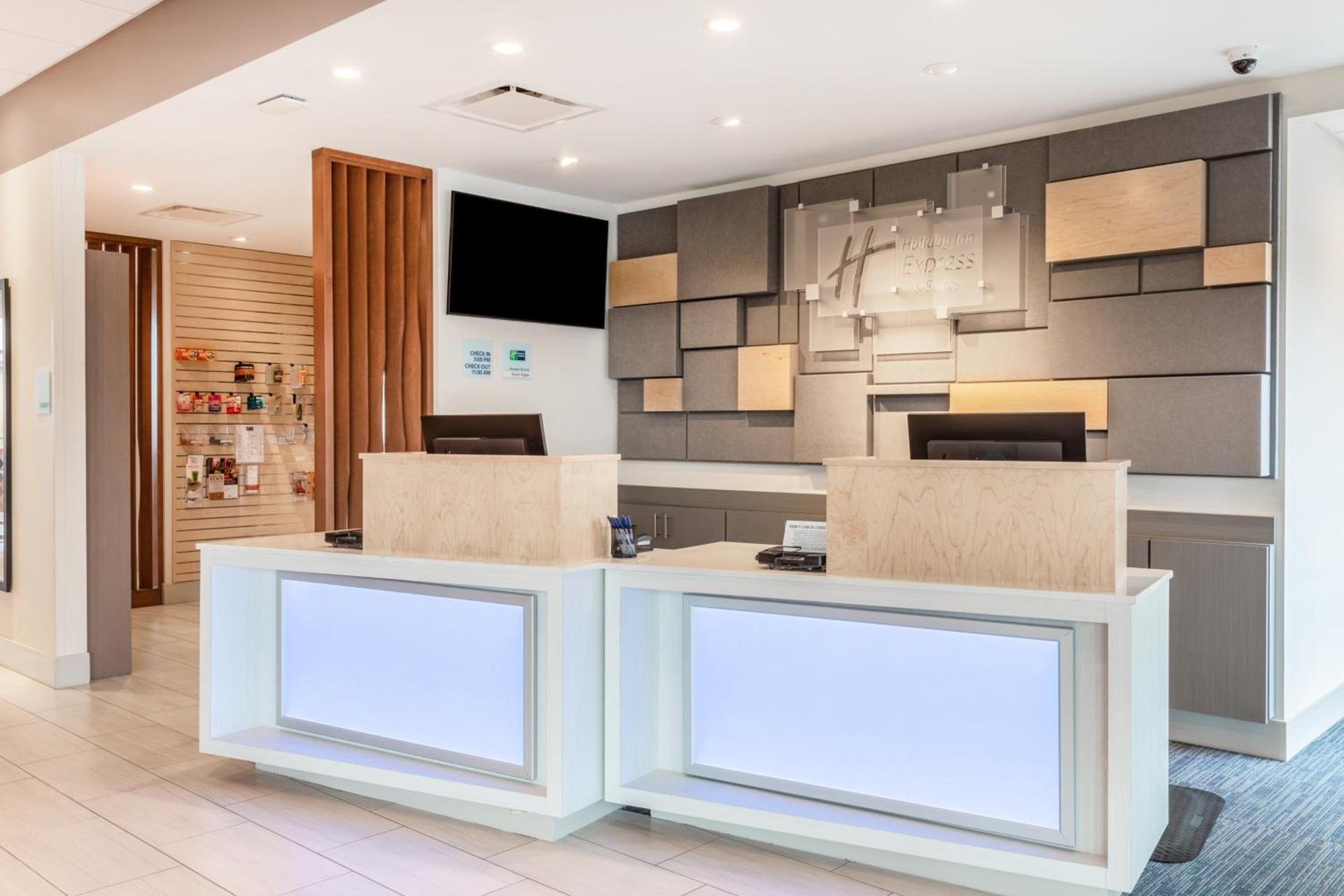 Holiday Inn Express & Suites - Springfield North by IHG photo 14