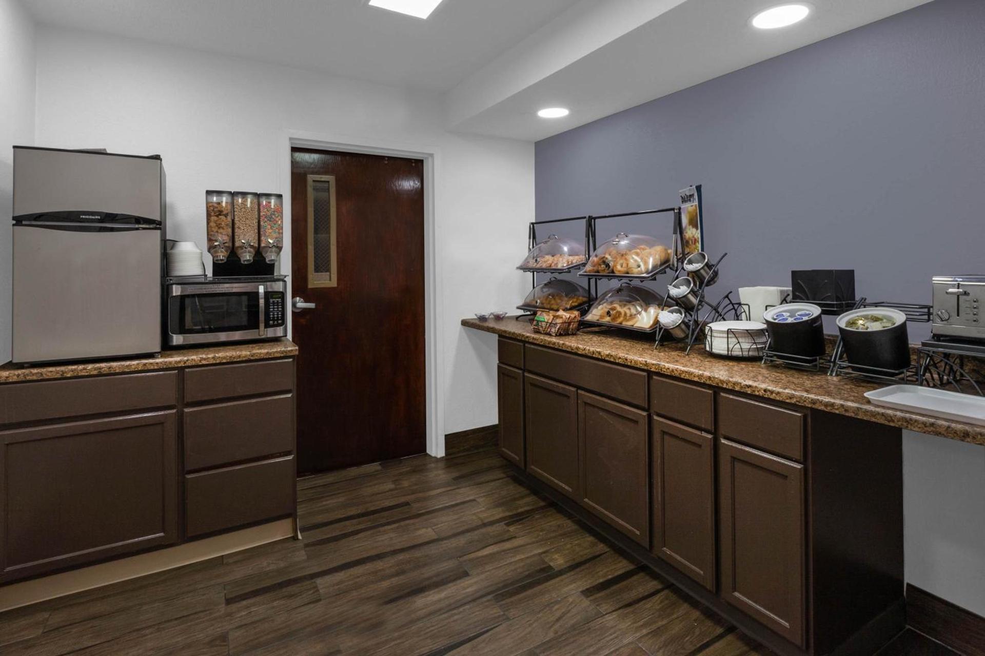 Microtel Inn Suite by Wyndham BWI Airport photo 22