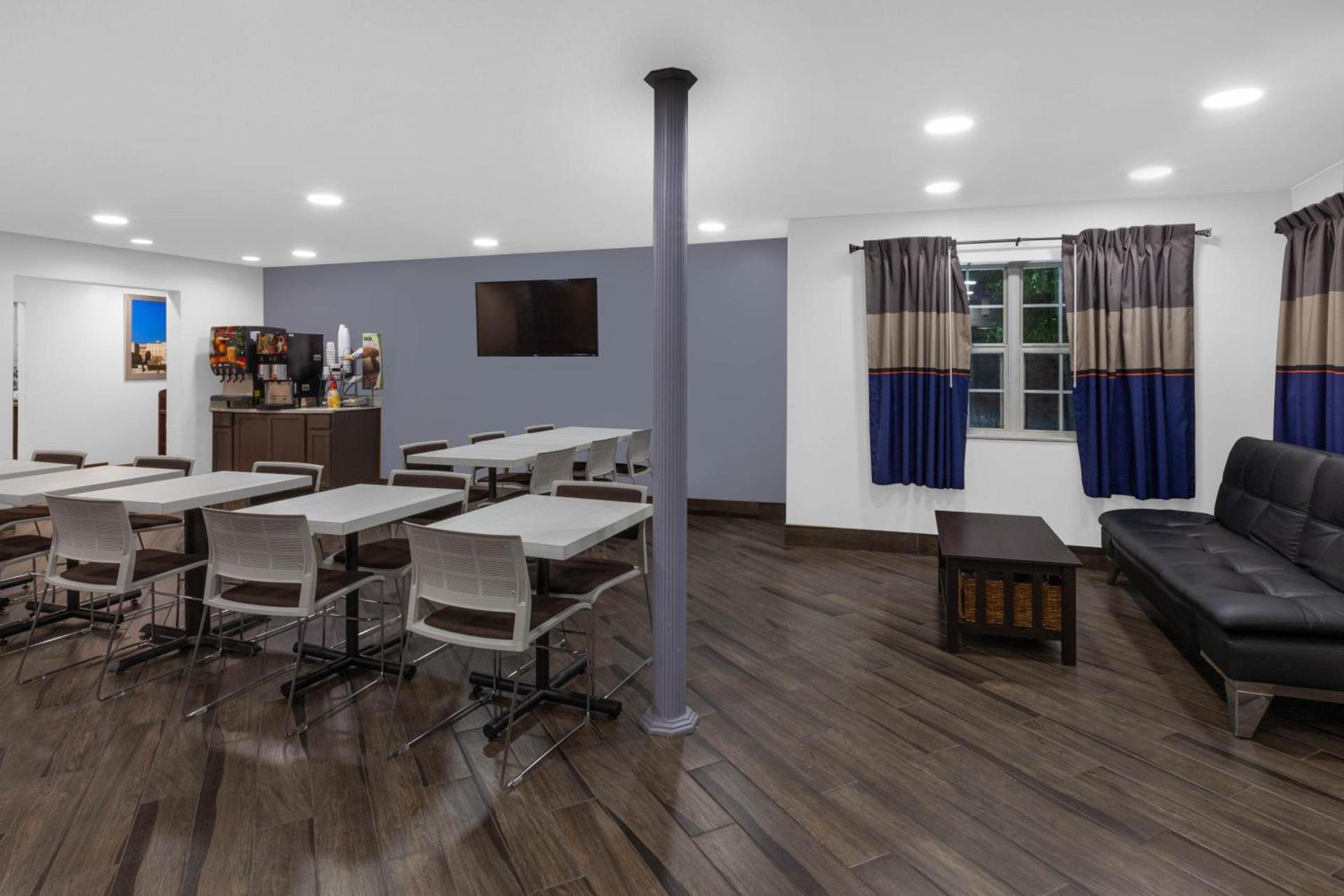 Microtel Inn Suite by Wyndham BWI Airport photo 15