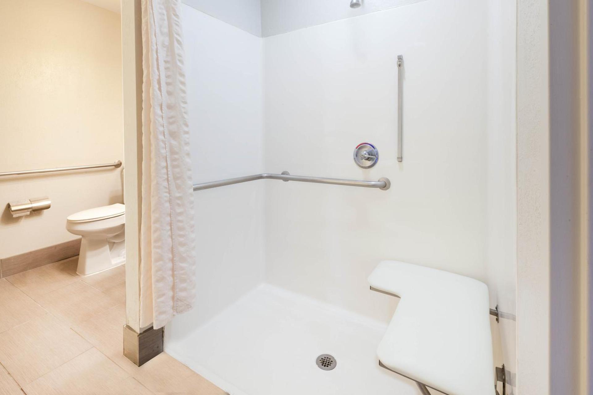 Microtel Inn Suite by Wyndham BWI Airport photo 9