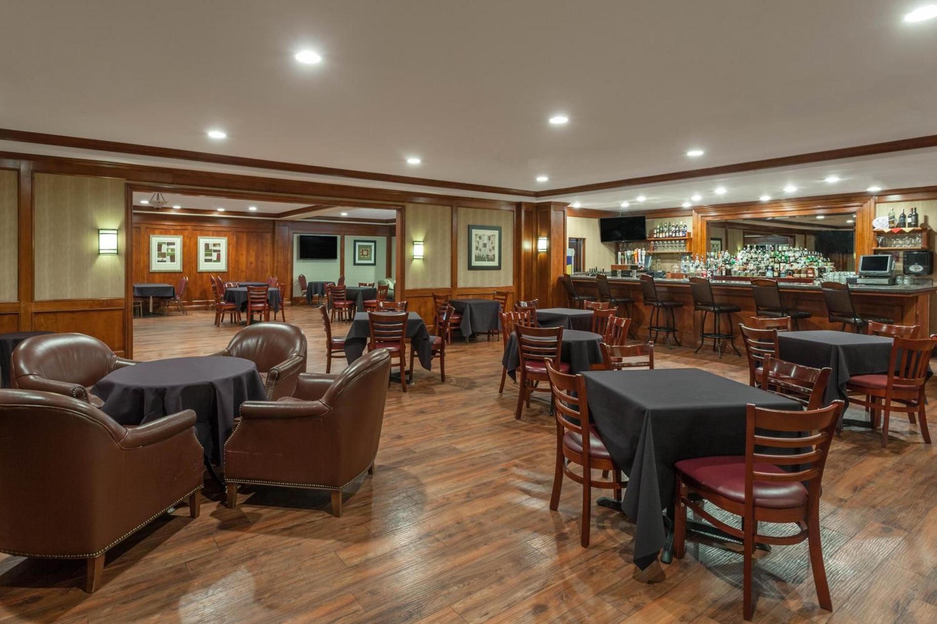 Wyndham Visalia photo 22