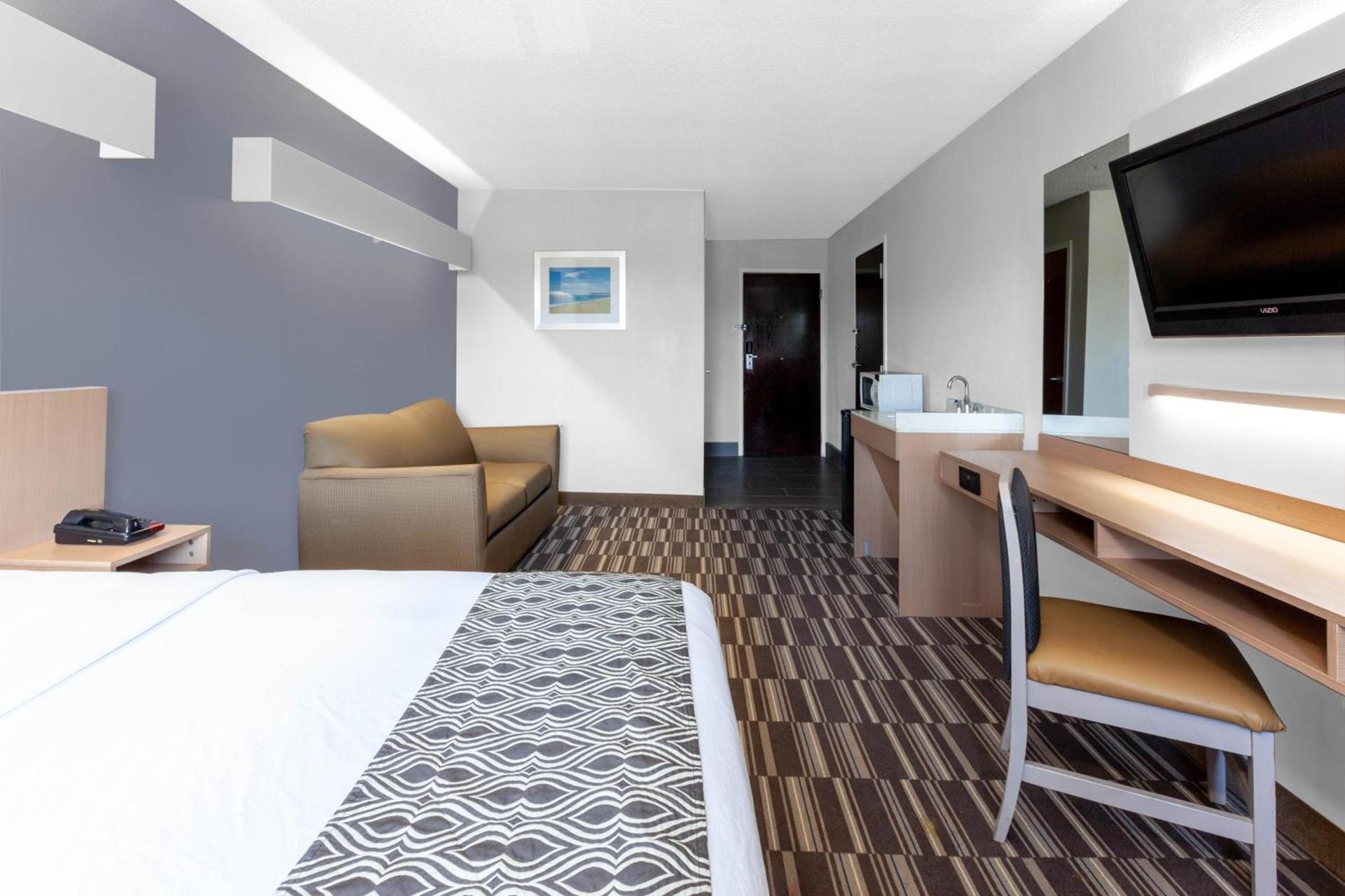 Microtel Inn Suite by Wyndham BWI Airport photo 12