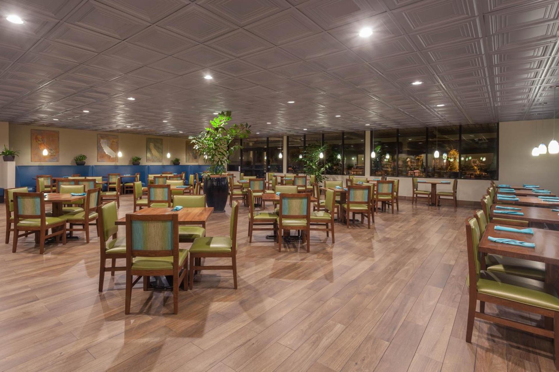 Wyndham Visalia photo 10