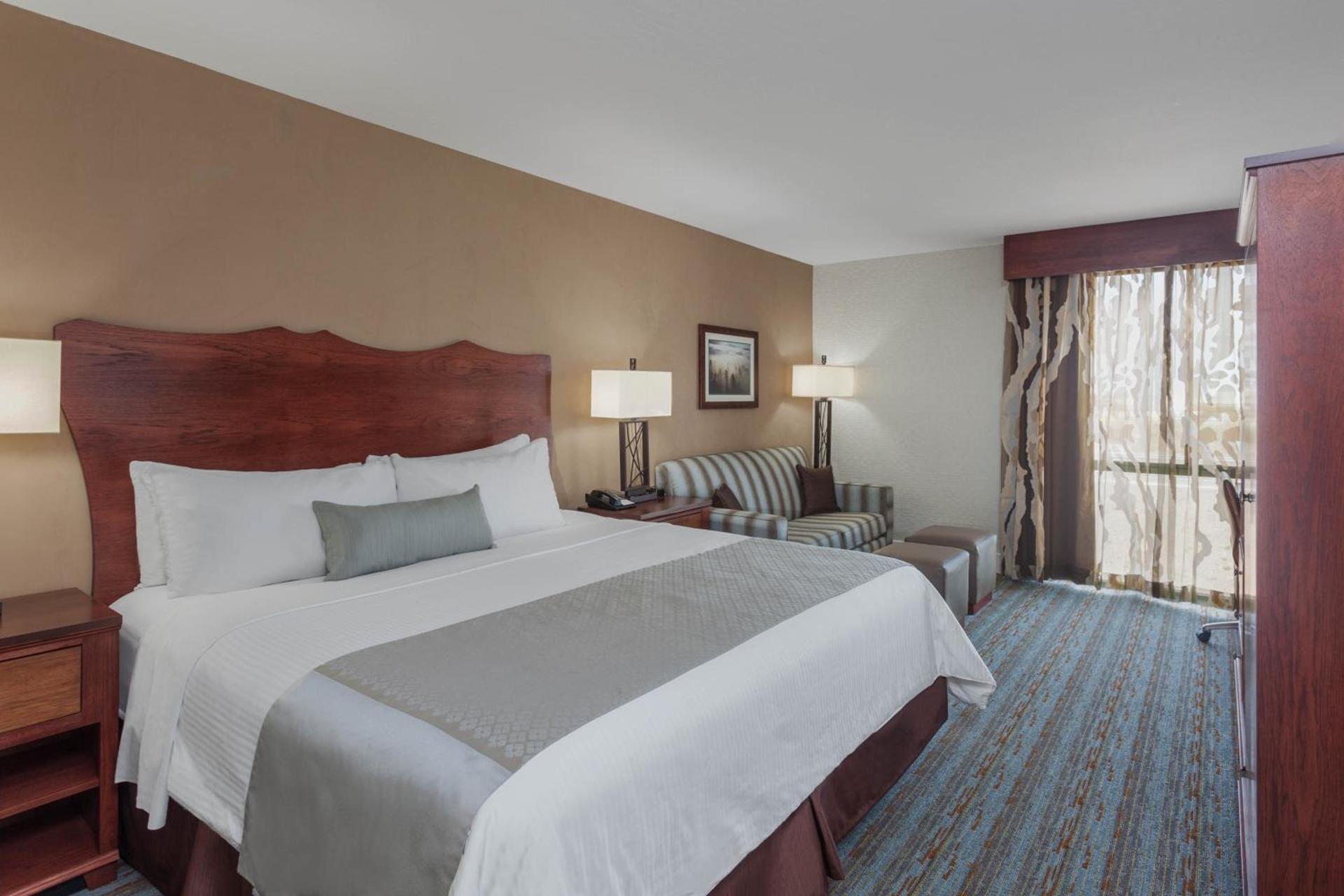 Wyndham Visalia photo 19