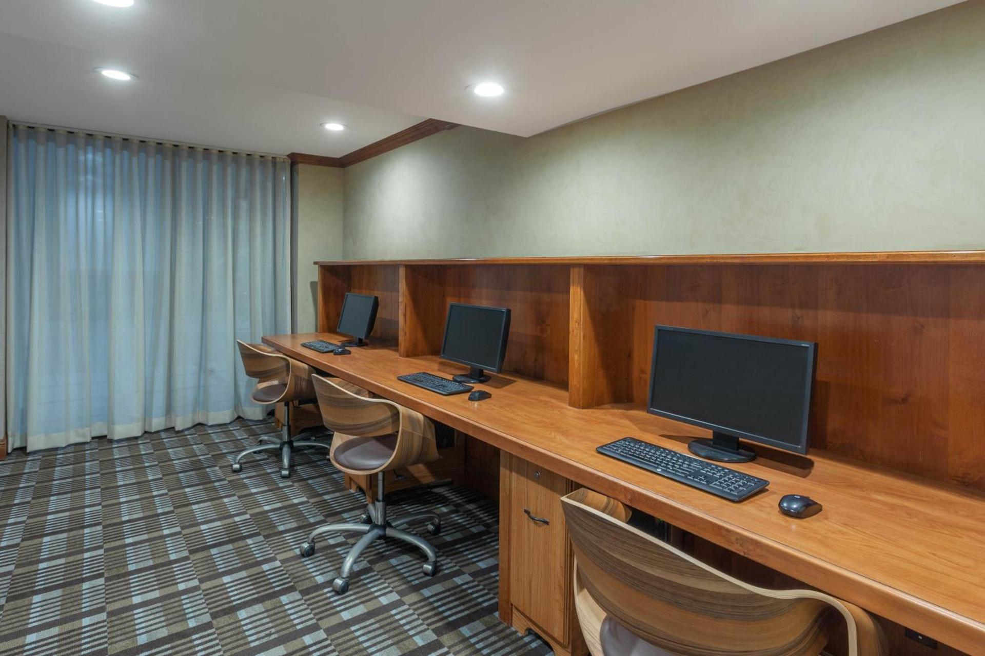 Wyndham Visalia photo 20