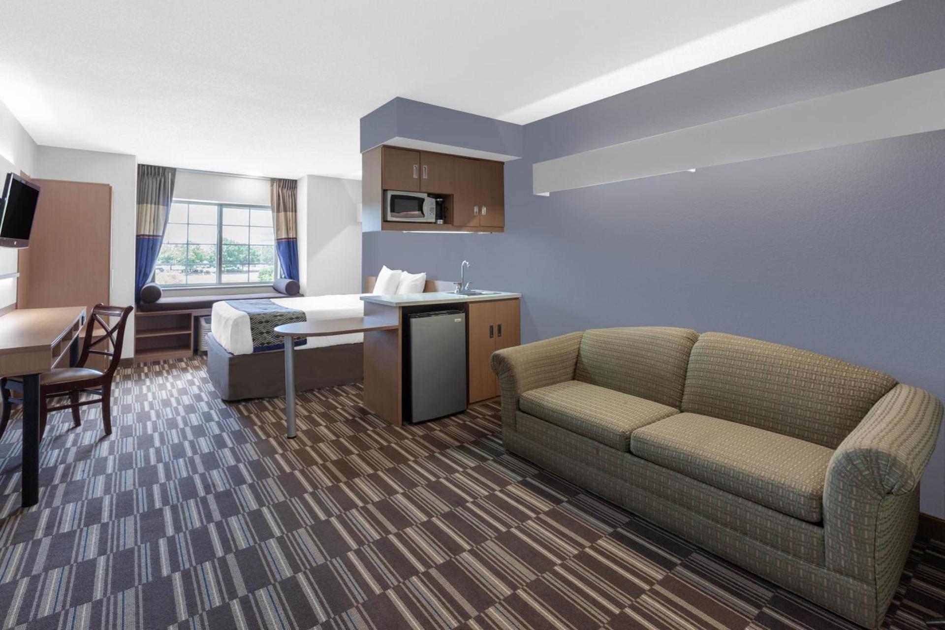 Microtel Inn Suite by Wyndham BWI Airport photo 4