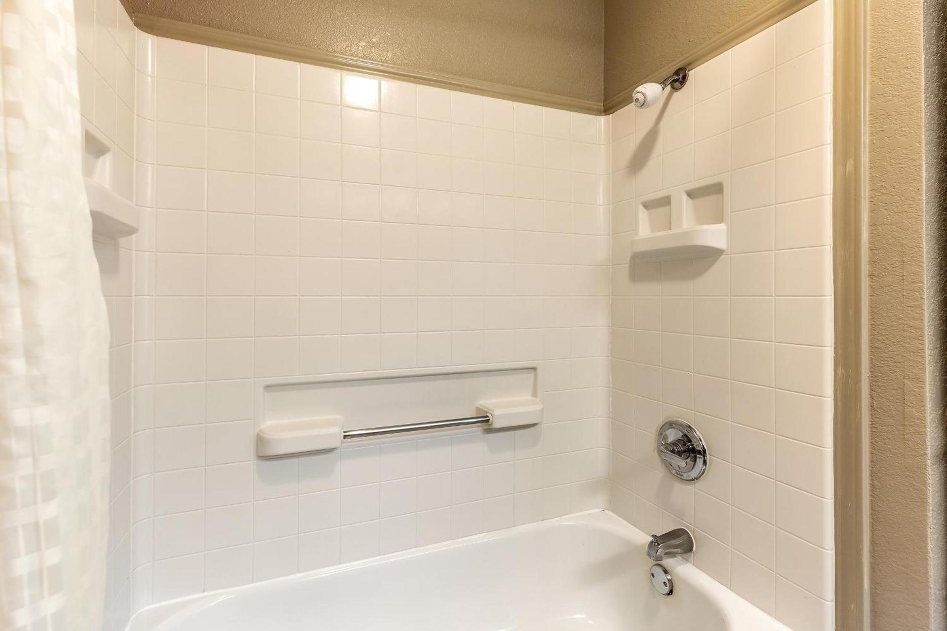 Rodeway Inn photo 23