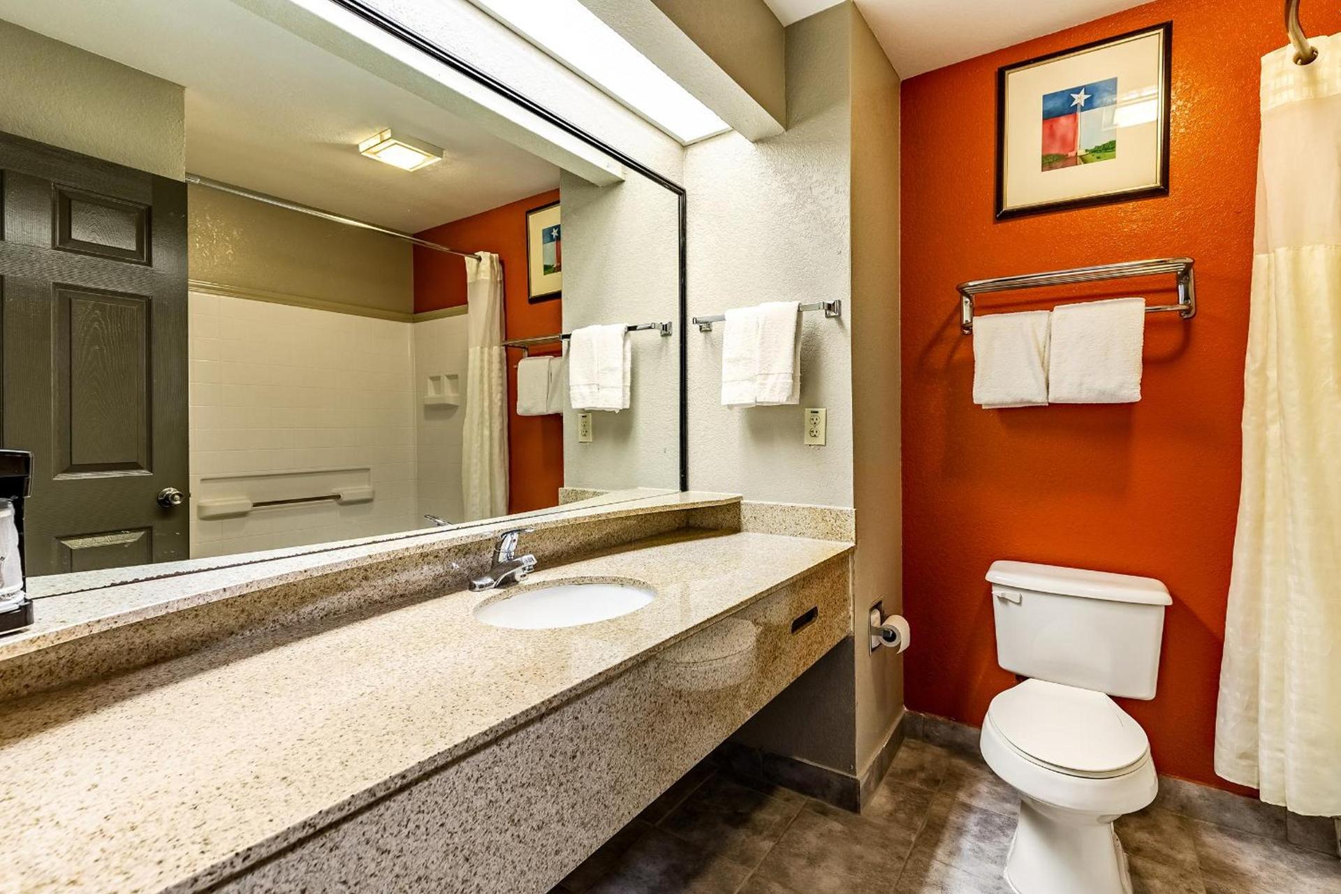 Rodeway Inn photo 24