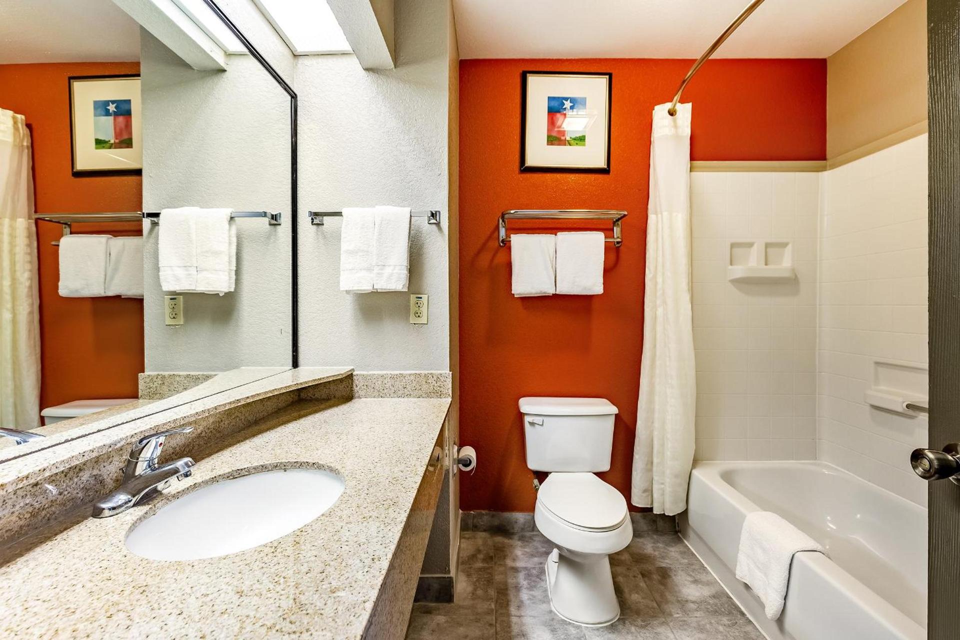 Rodeway Inn photo 25