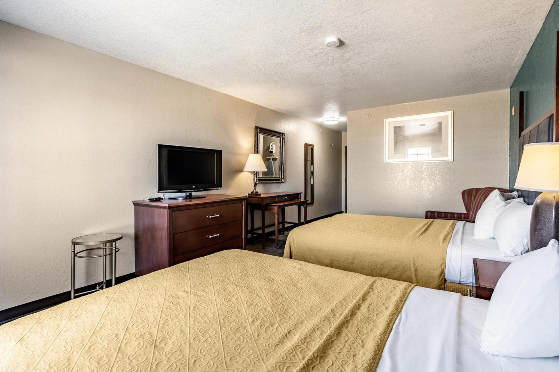 Rodeway Inn photo 16