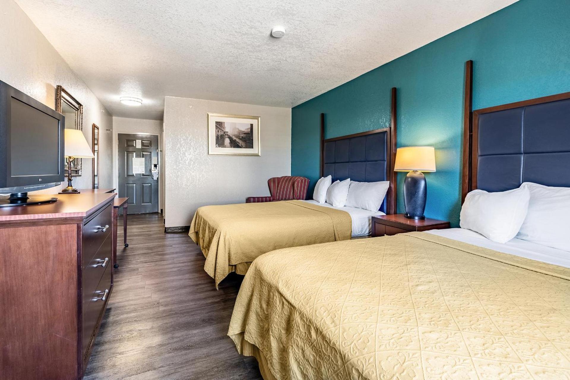 Rodeway Inn photo 17