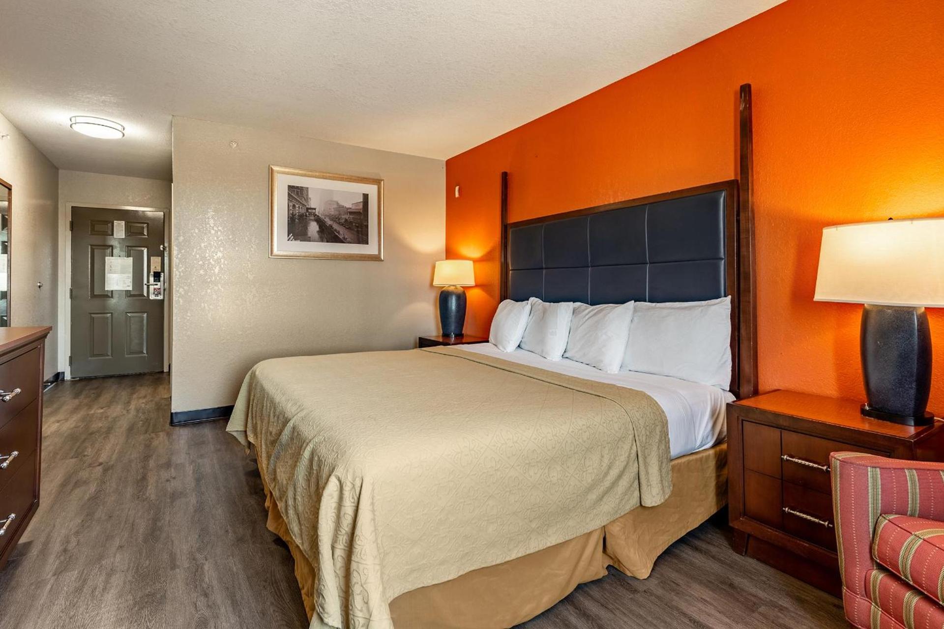Rodeway Inn photo 13