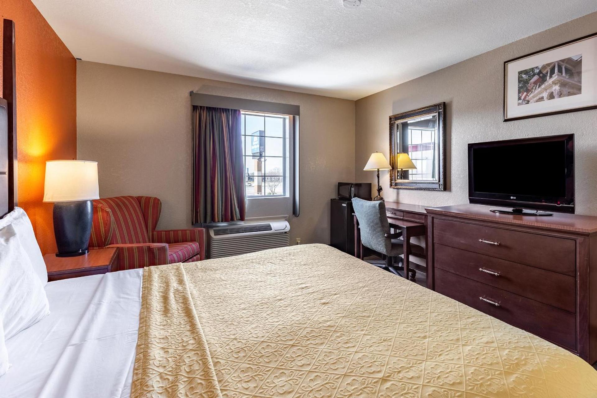 Rodeway Inn photo 14