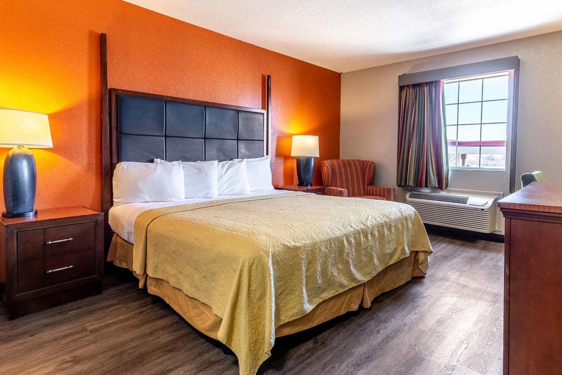 Rodeway Inn photo 15