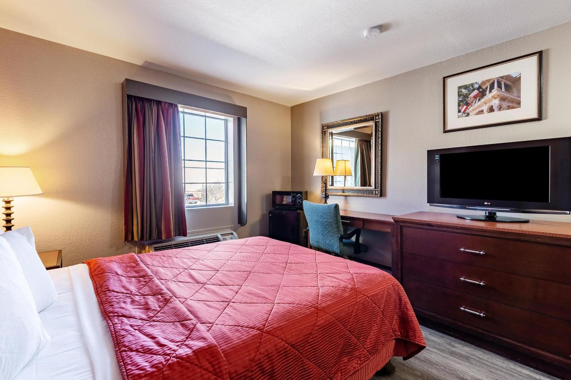 Rodeway Inn photo 10