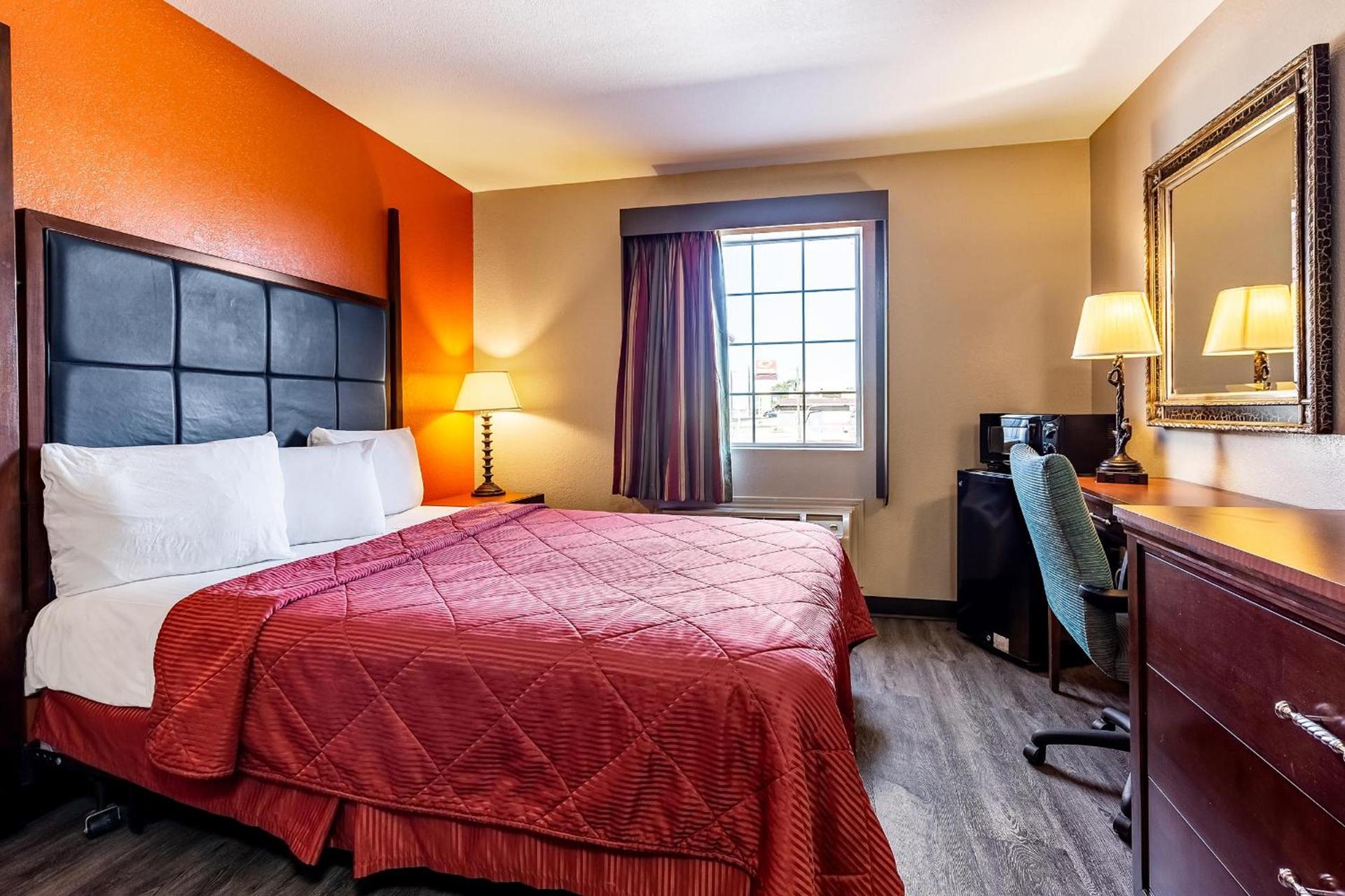 Rodeway Inn photo 12