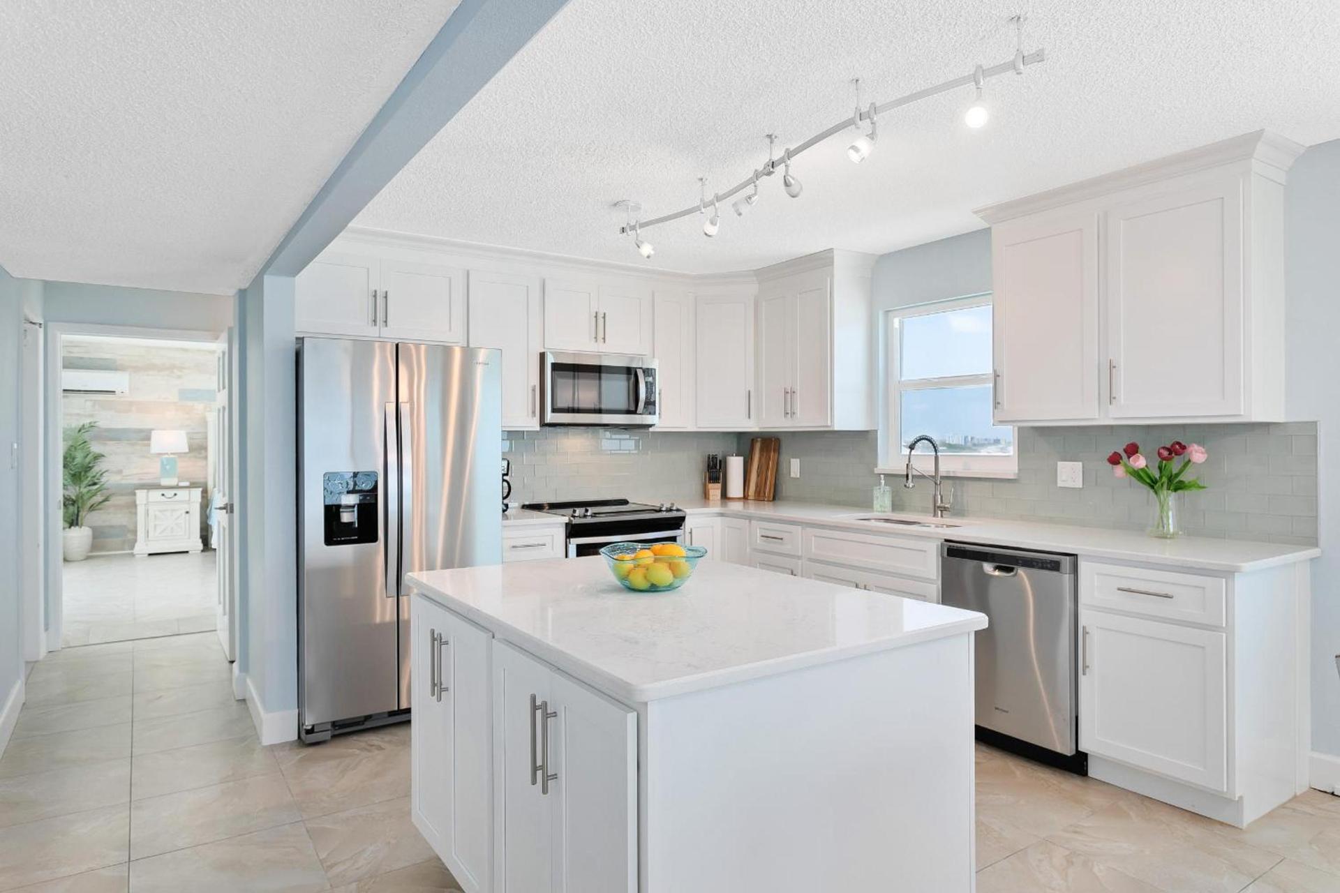 Paradise Beach Club - Oceanfront and Penthouse photo 10